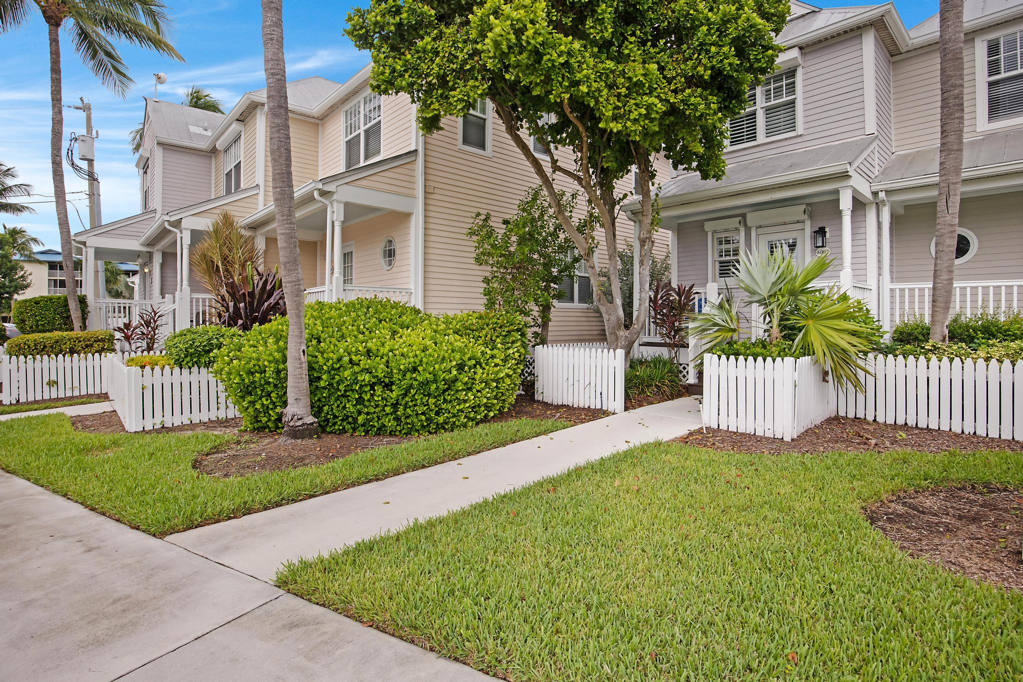 6007 Marina Villa Drive Property Photo 4