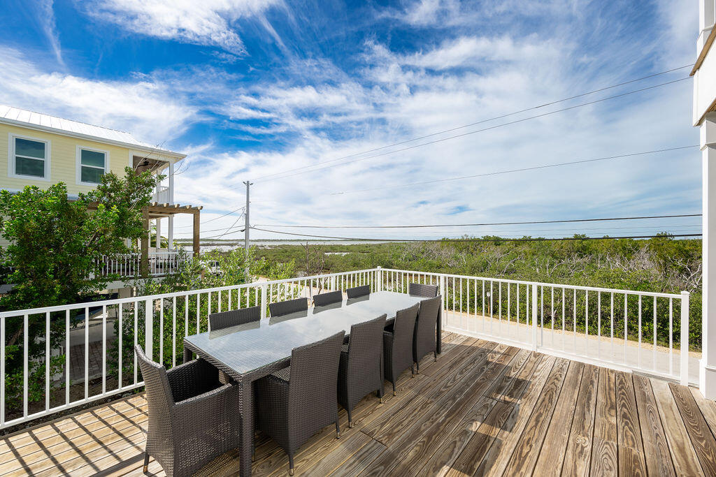 243 Indies Road Property Photo 4