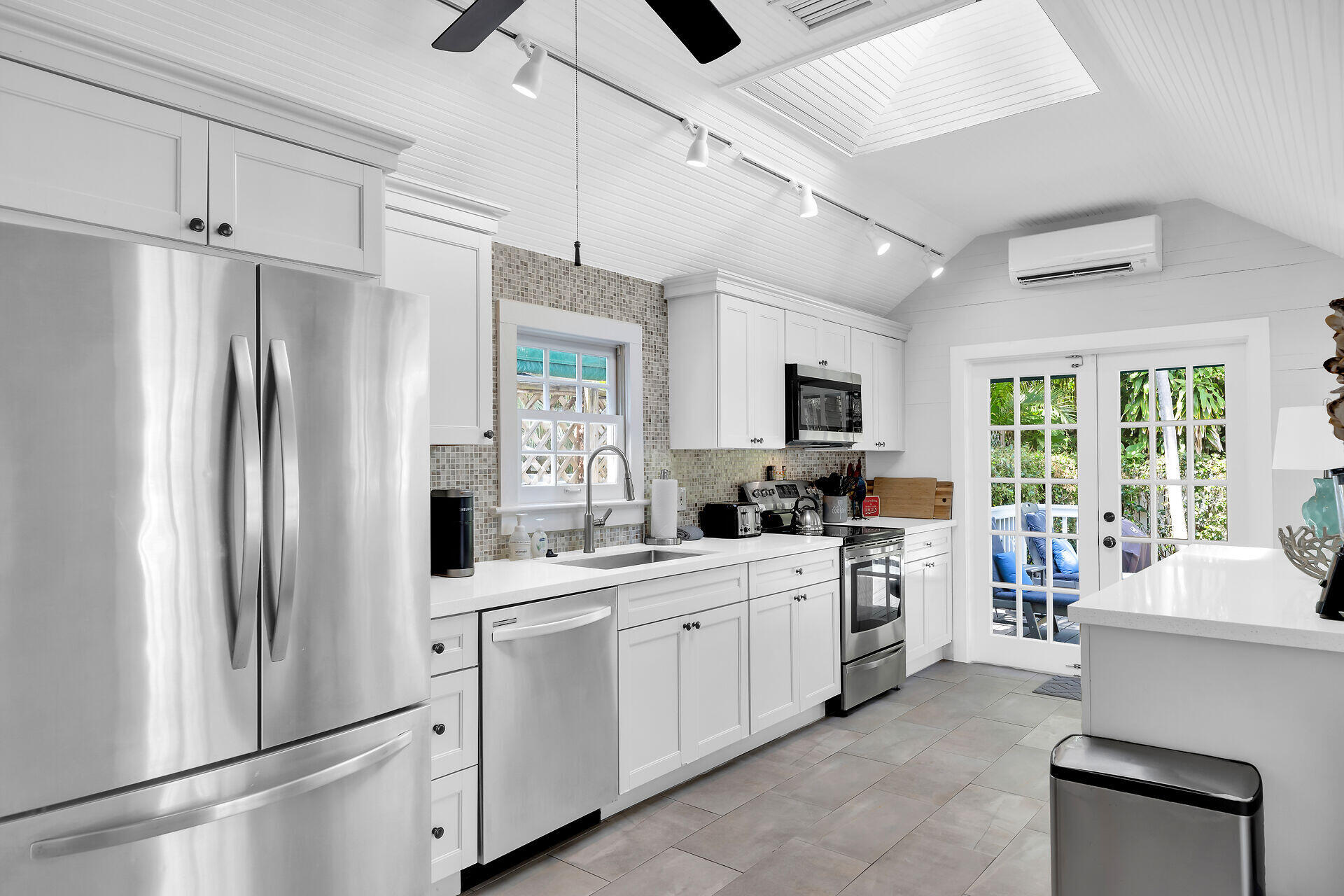 522 Margaret Street Property Photo 10