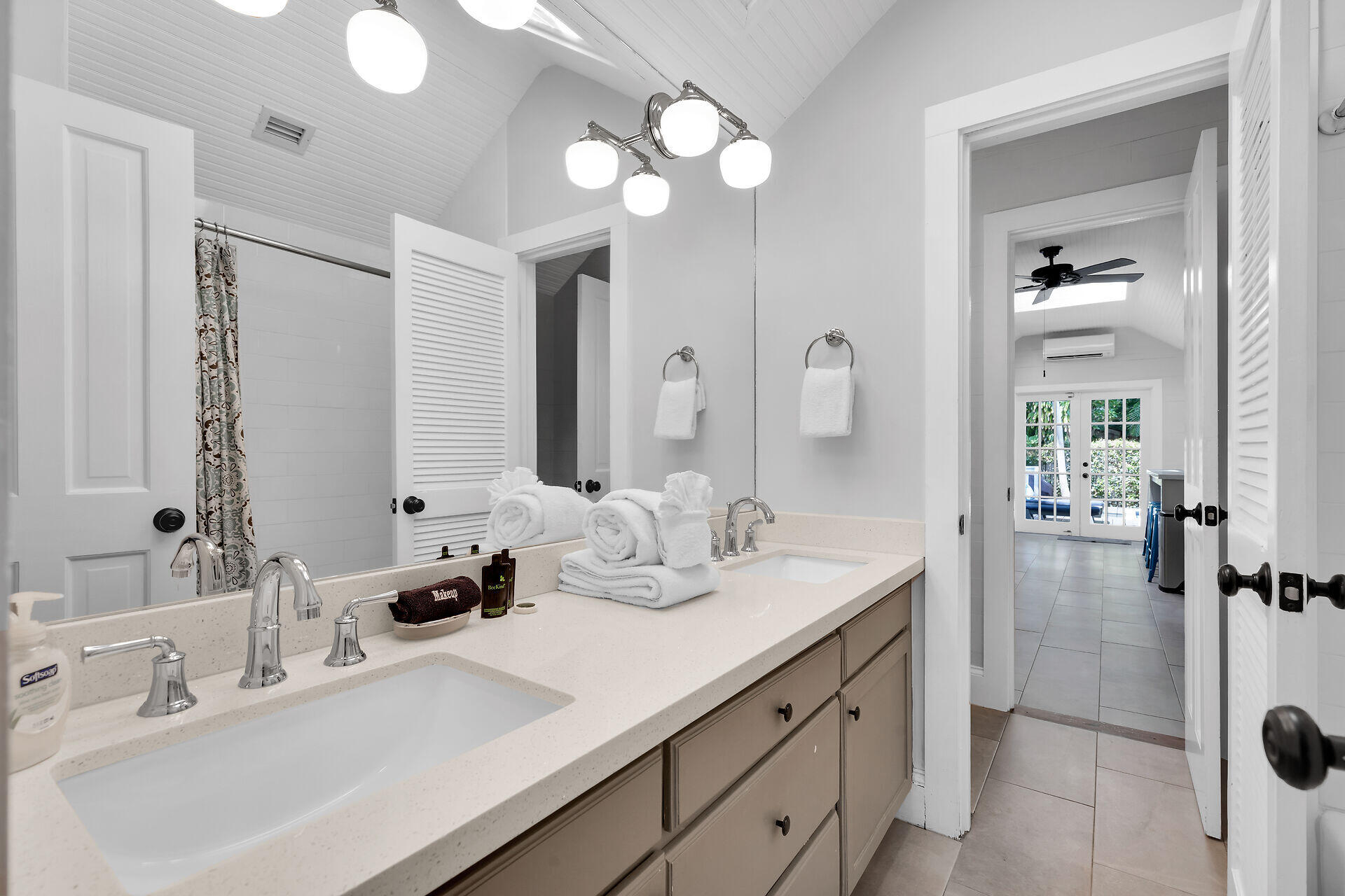 522 Margaret Street Property Photo 17