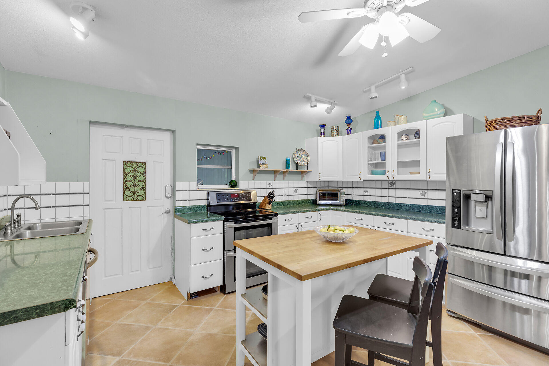 19 Bowen Drive Property Photo 10