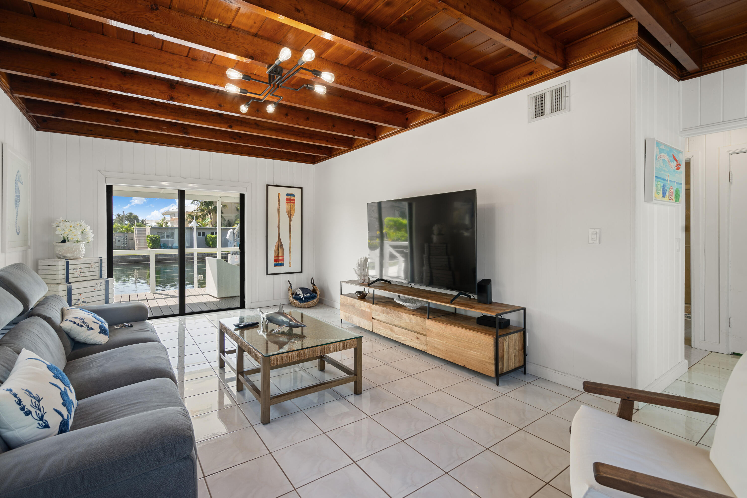 37 Seagate Boulevard Property Photo 5