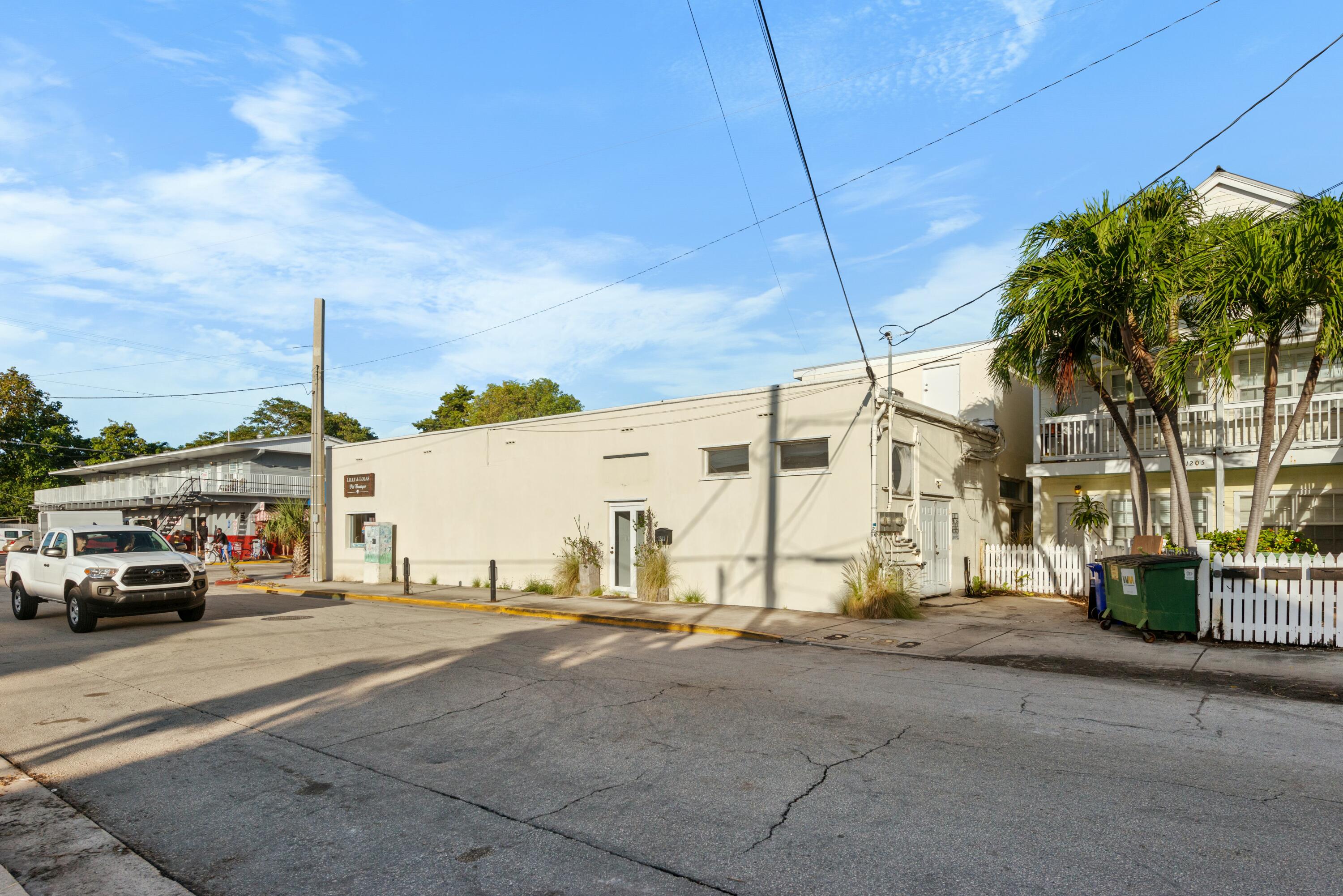 1021-1025 White Street Property Photo 12