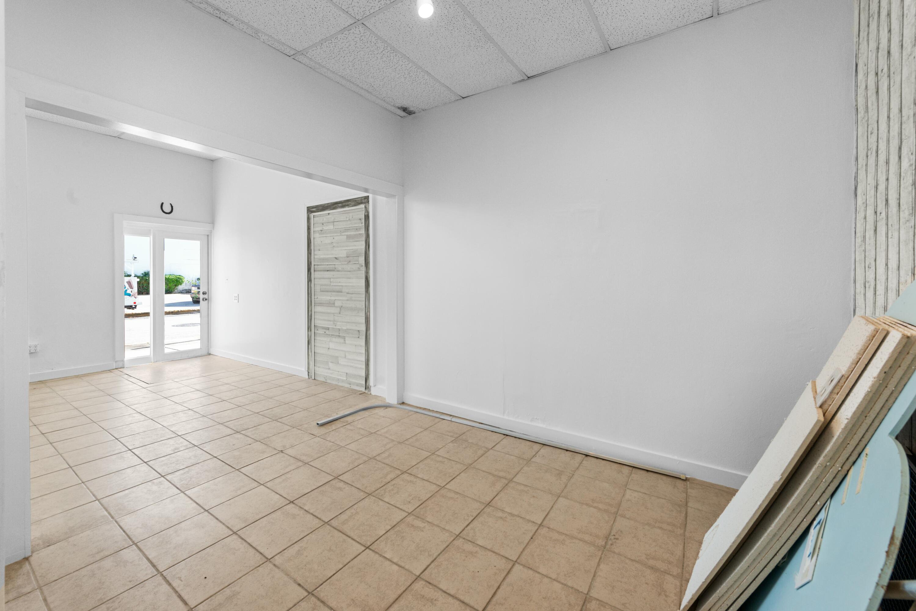 1021-1025 White Street Property Photo 14