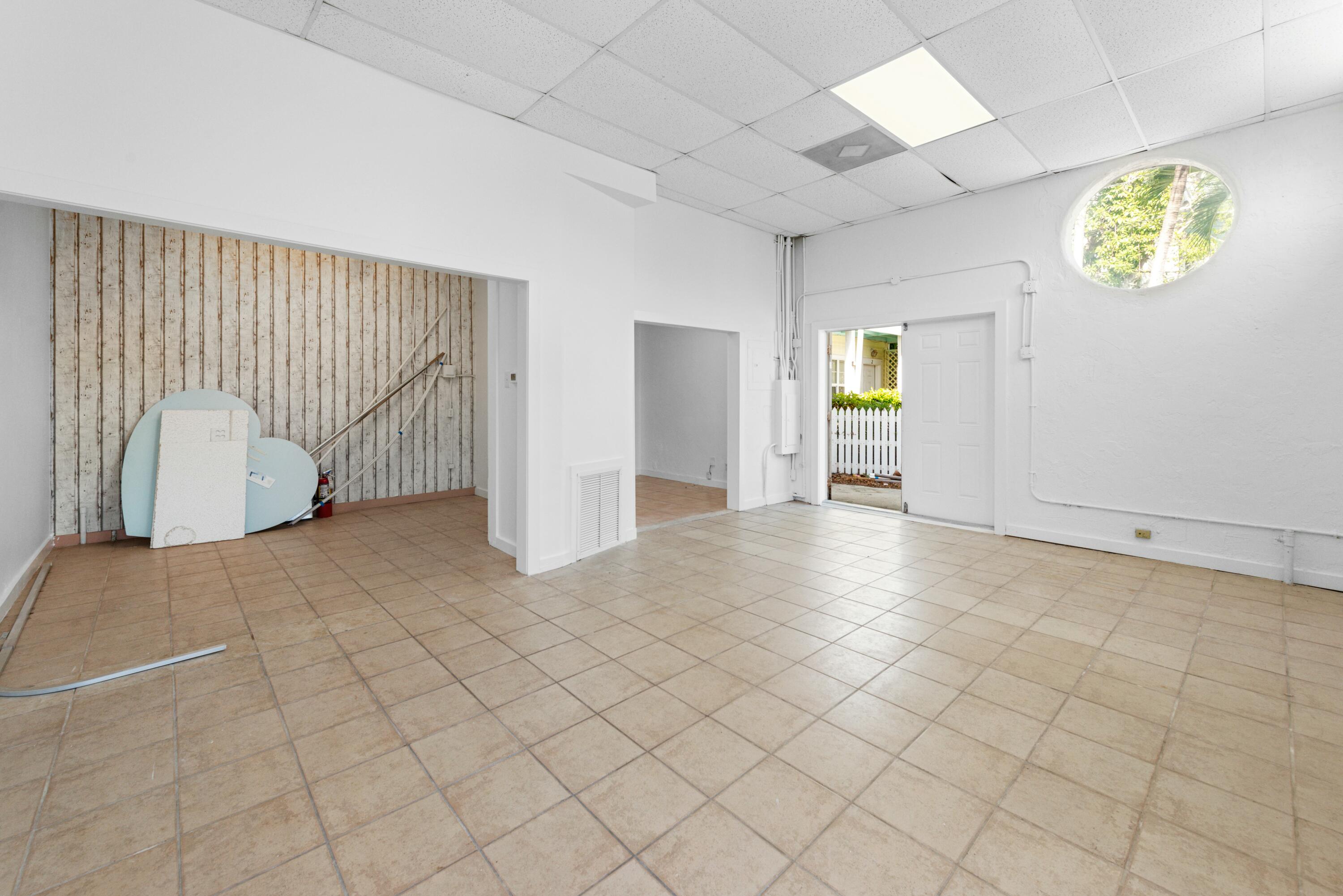 1021-1025 White Street Property Photo 15