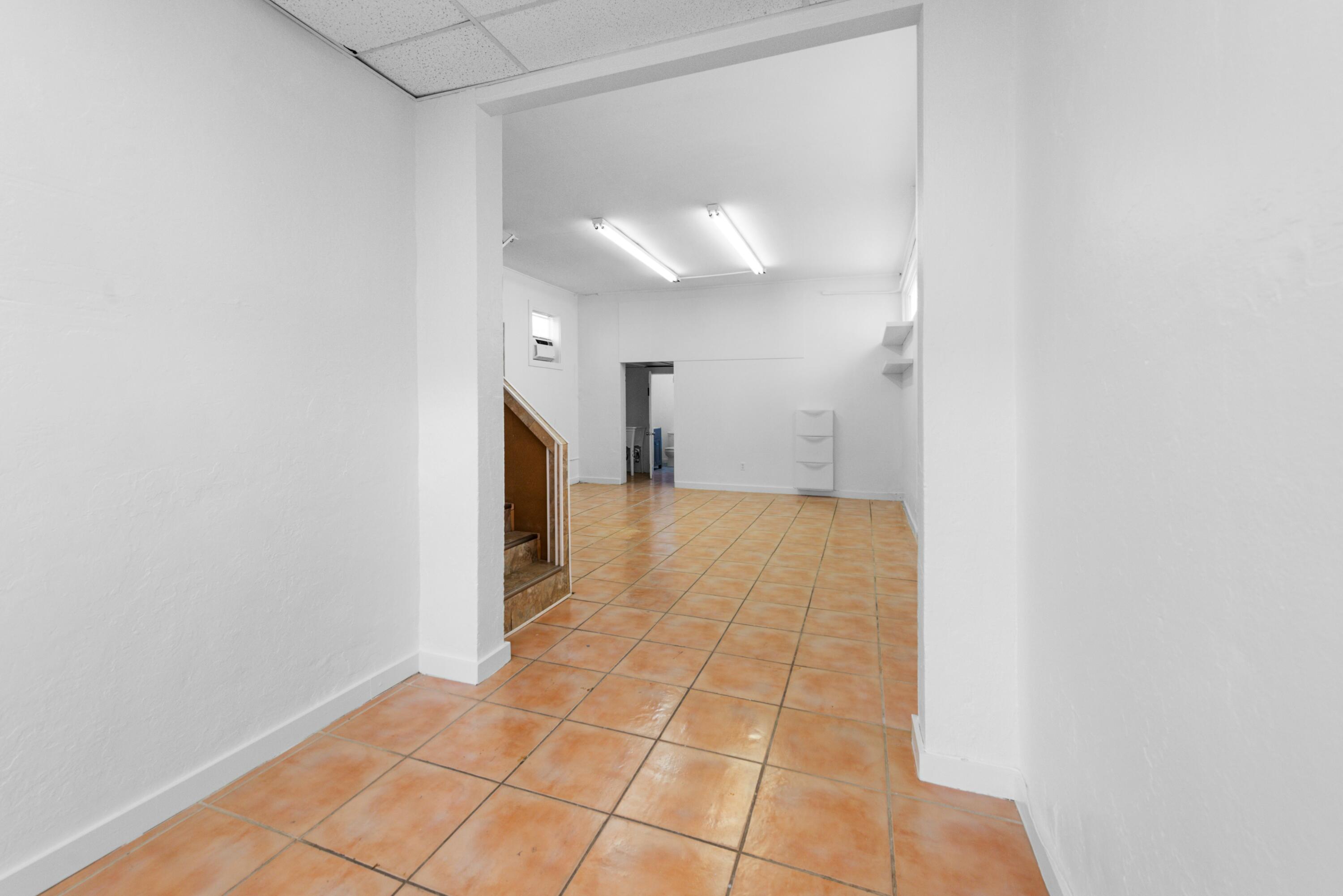 1021-1025 White Street Property Photo 16