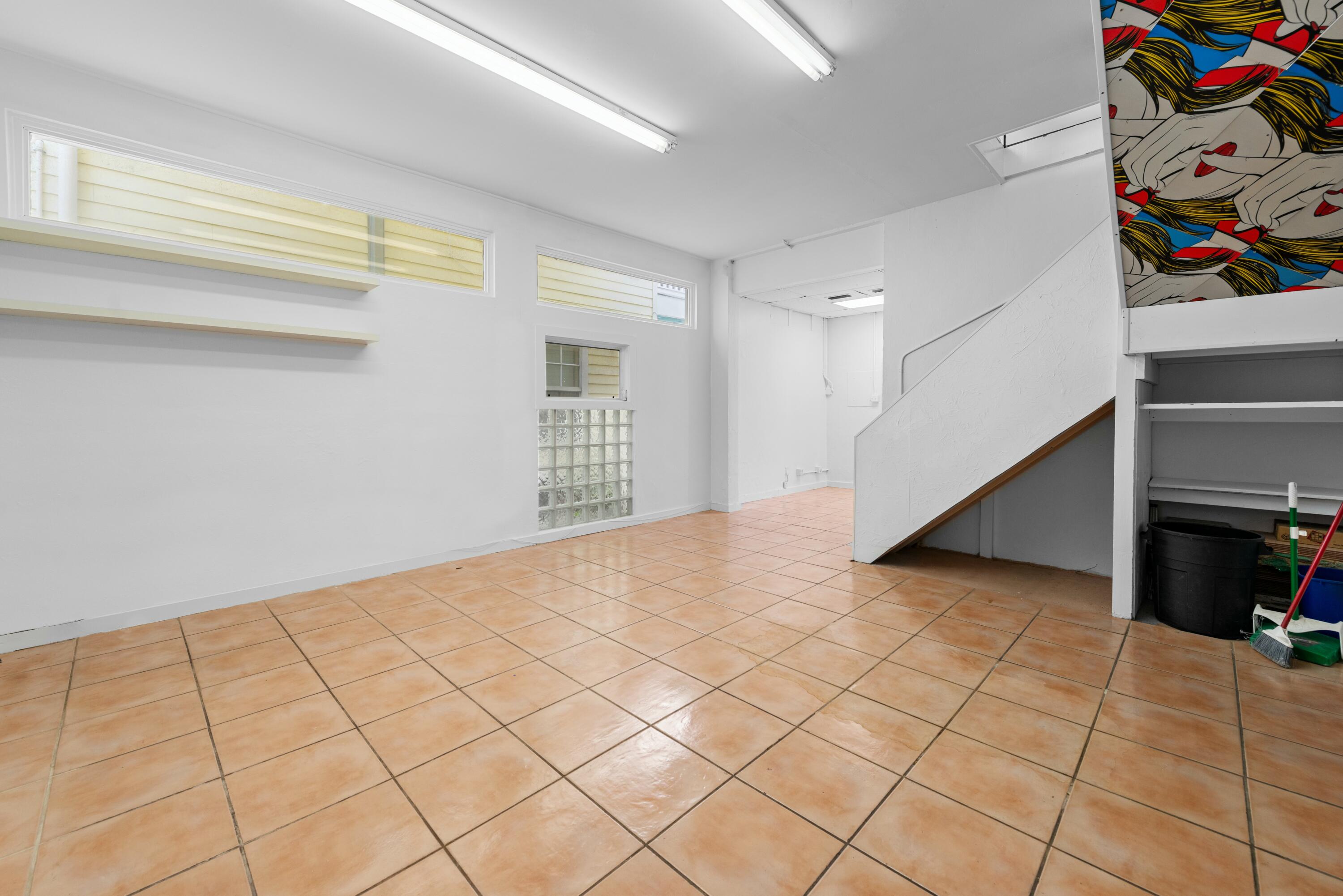 1021-1025 White Street Property Photo 17
