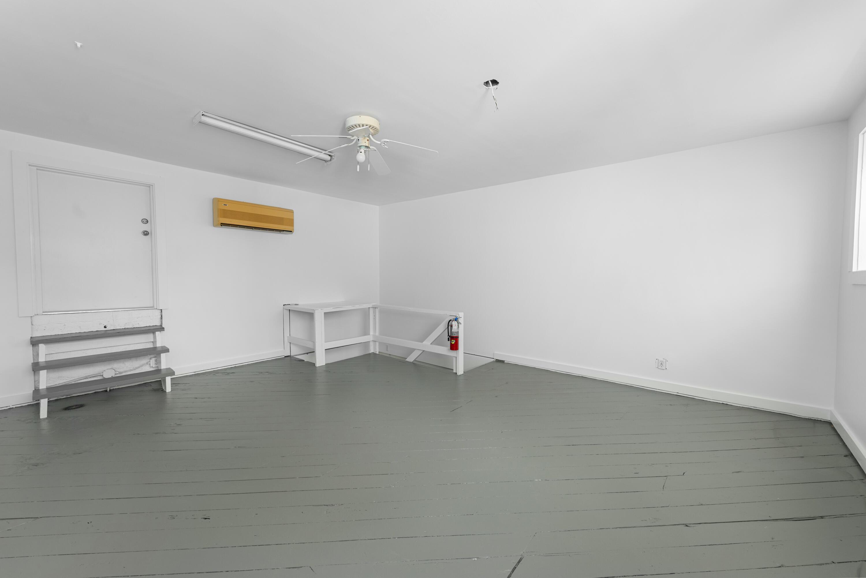 1021-1025 White Street Property Photo 19