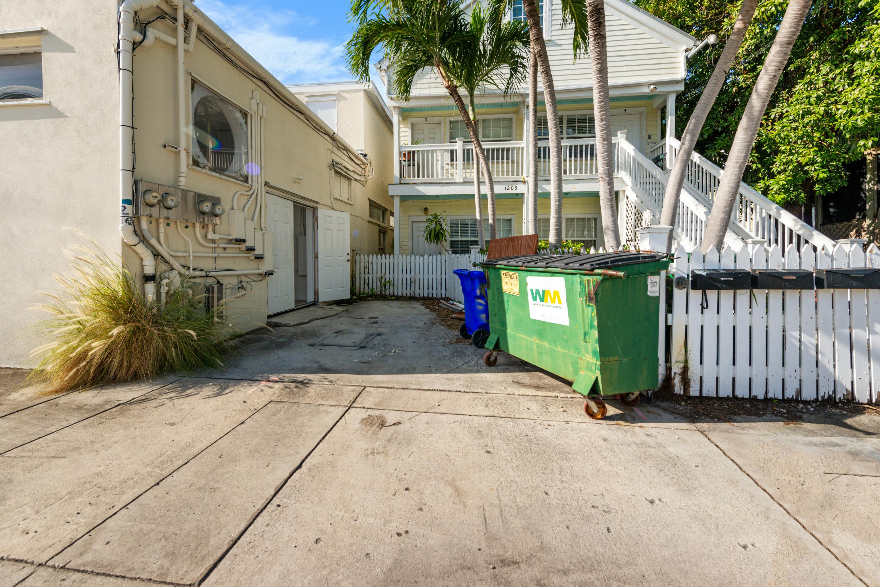 1021-1025 White Street Property Photo 23