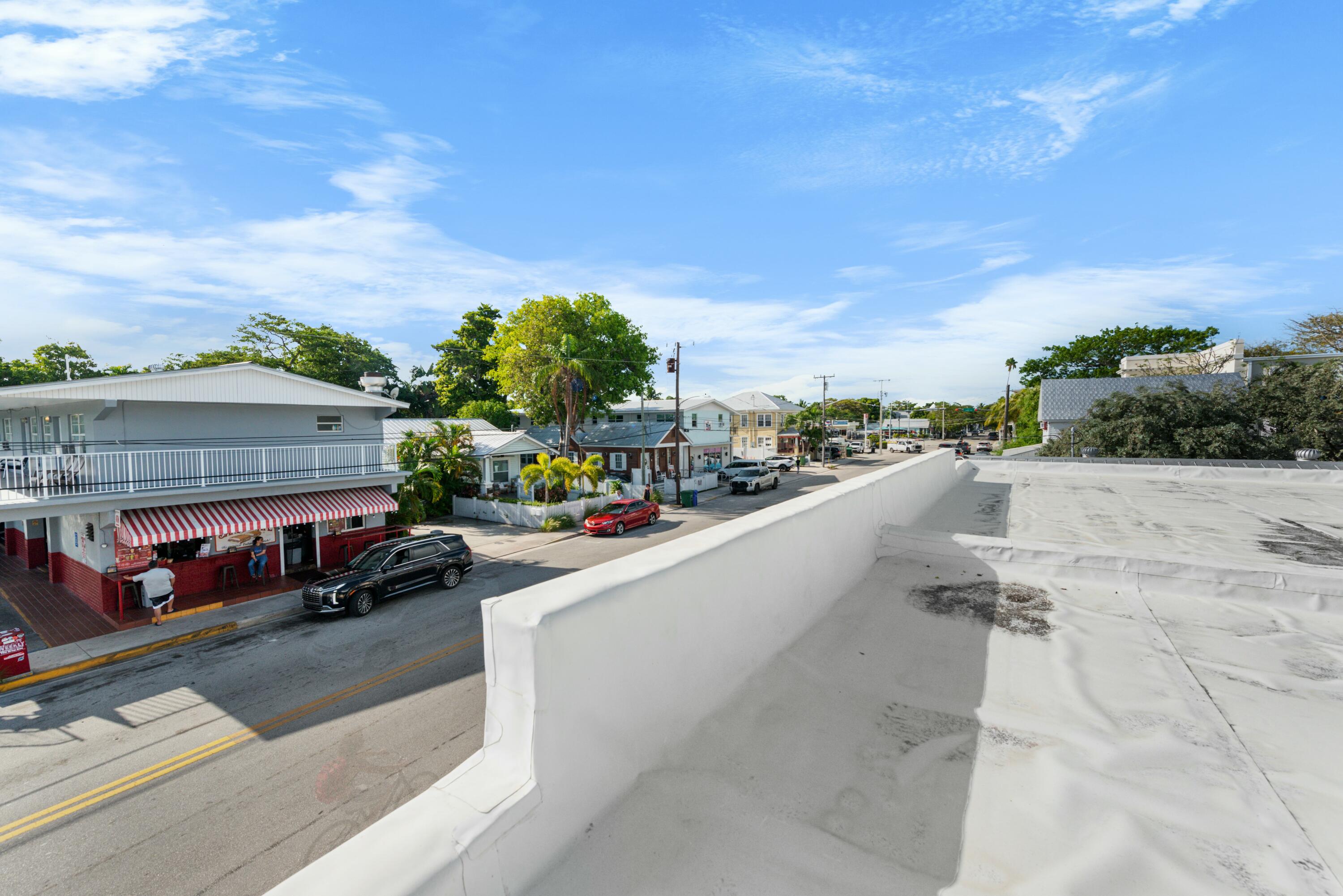 1021-1025 White Street Property Photo 24