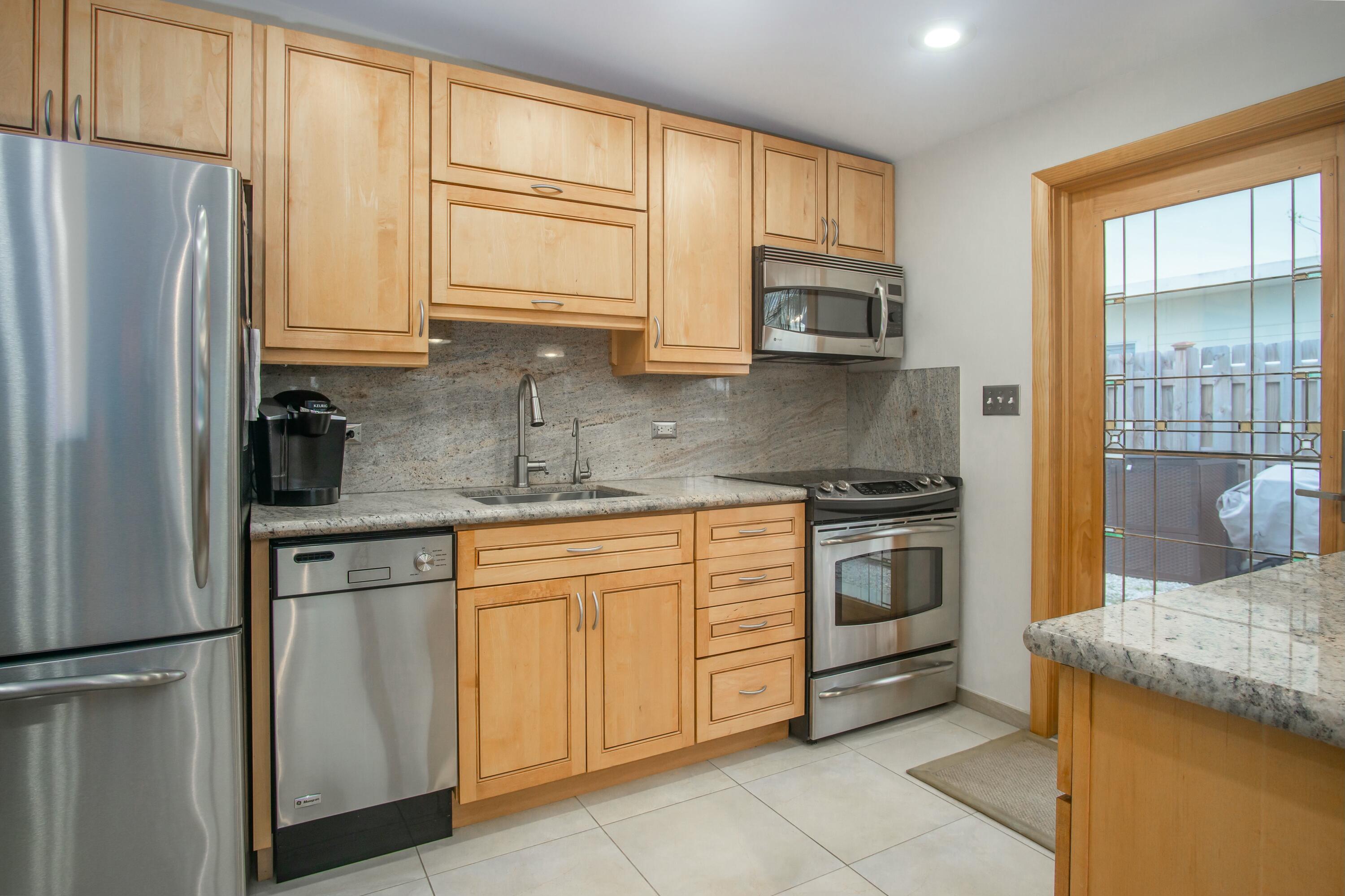 341 3rd Street Property Photo 5