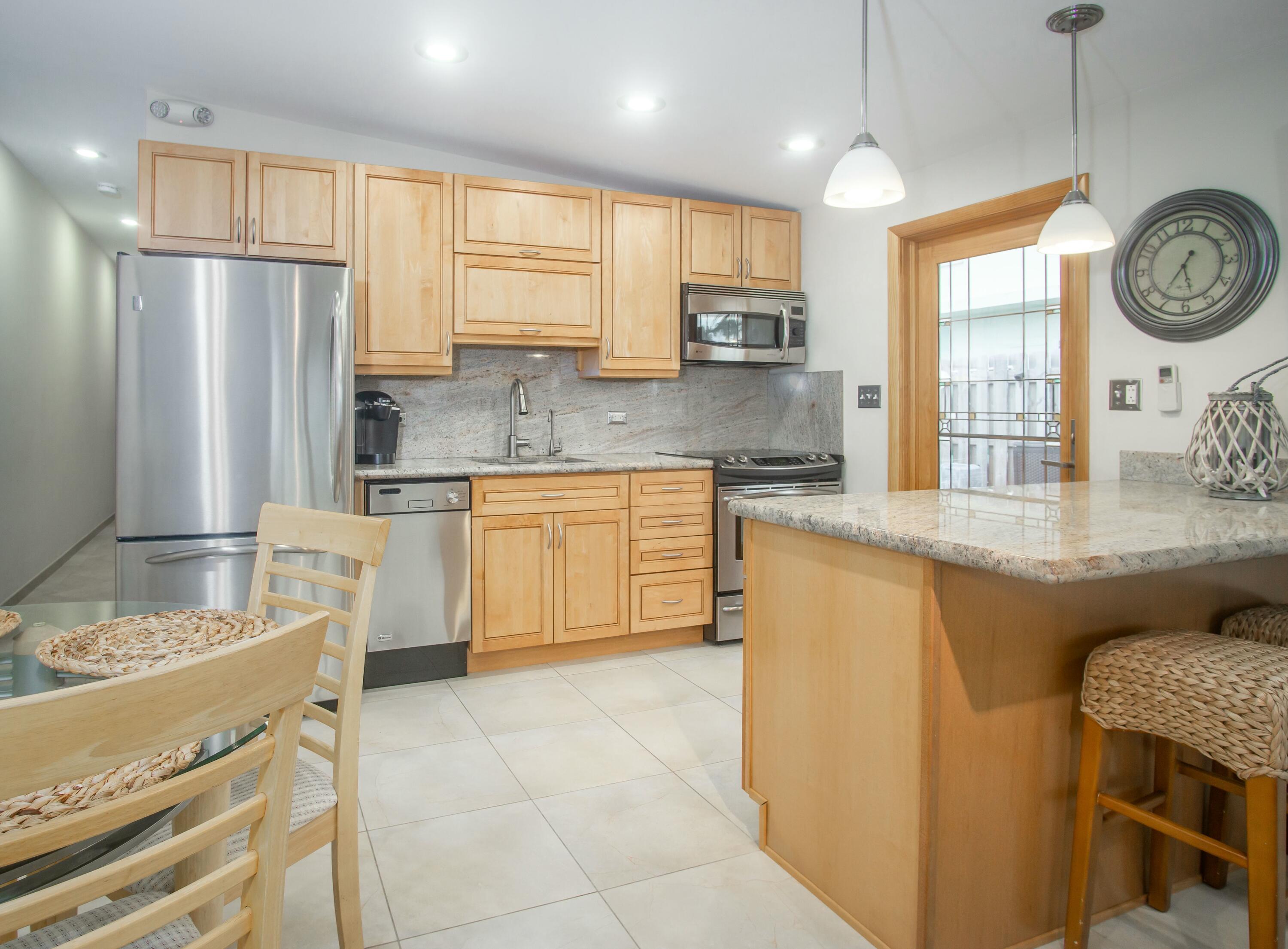 341 3rd Street Property Photo 6