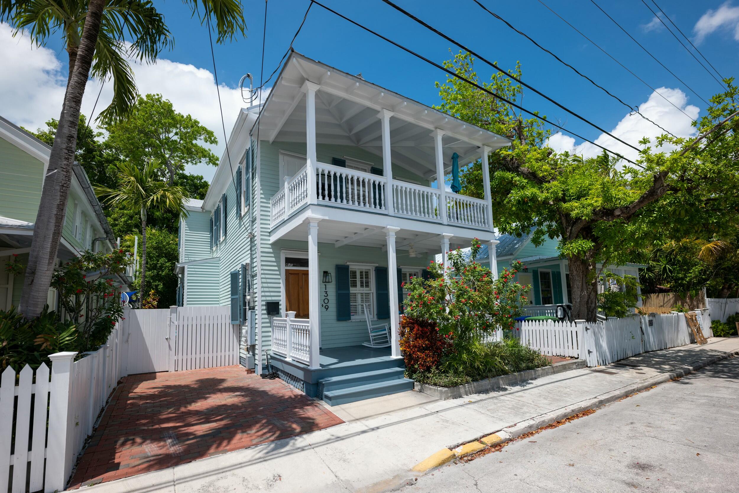 1309 Petronia Street Property Photo 2