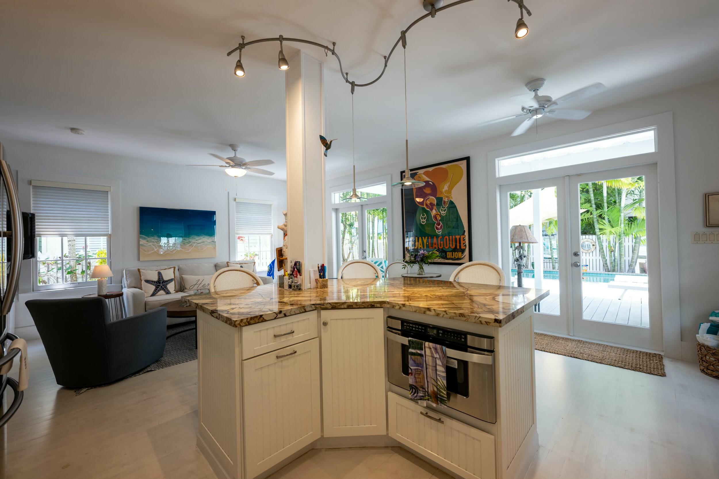 1309 Petronia Street Property Photo 10