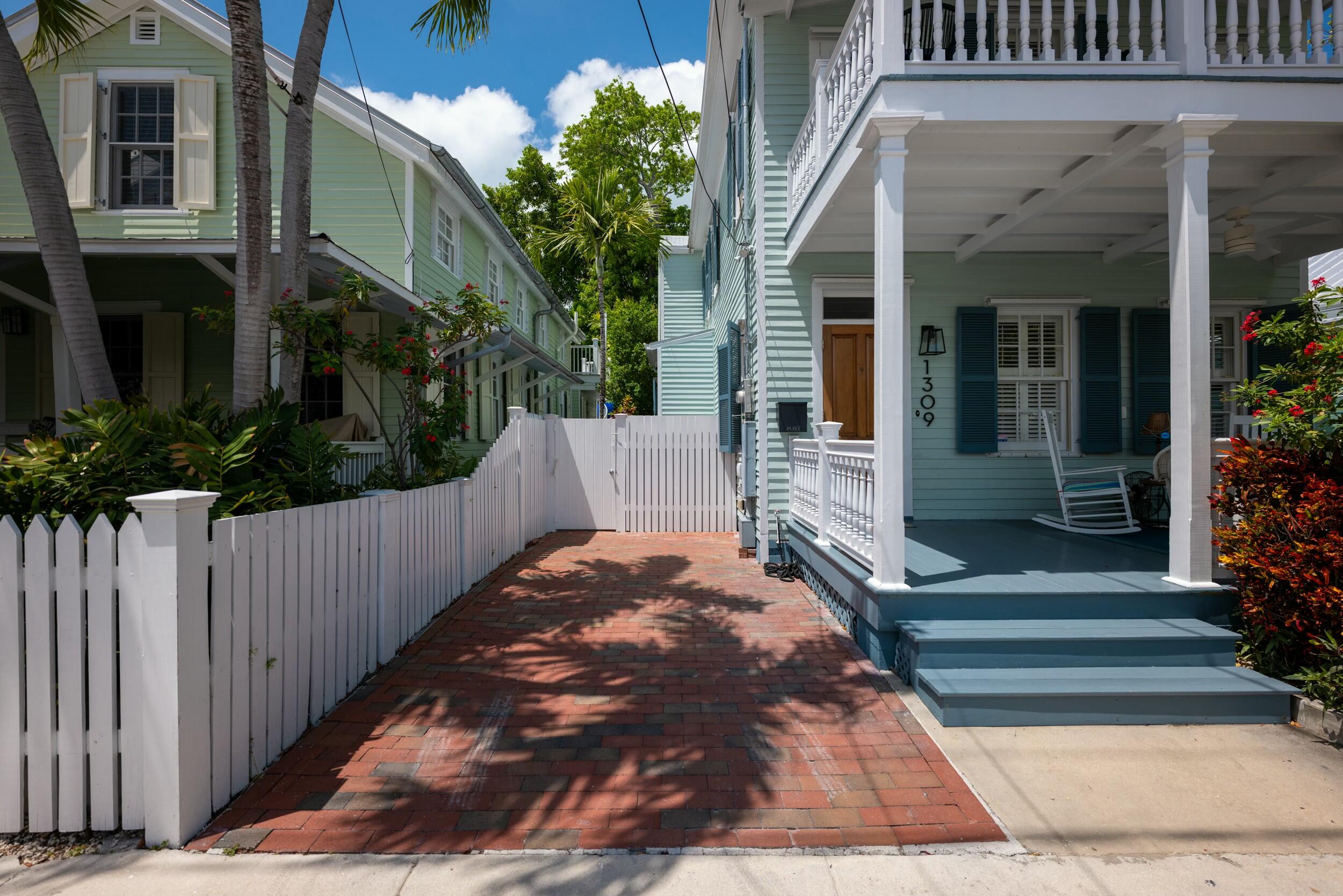 1309 Petronia Street Property Photo 28