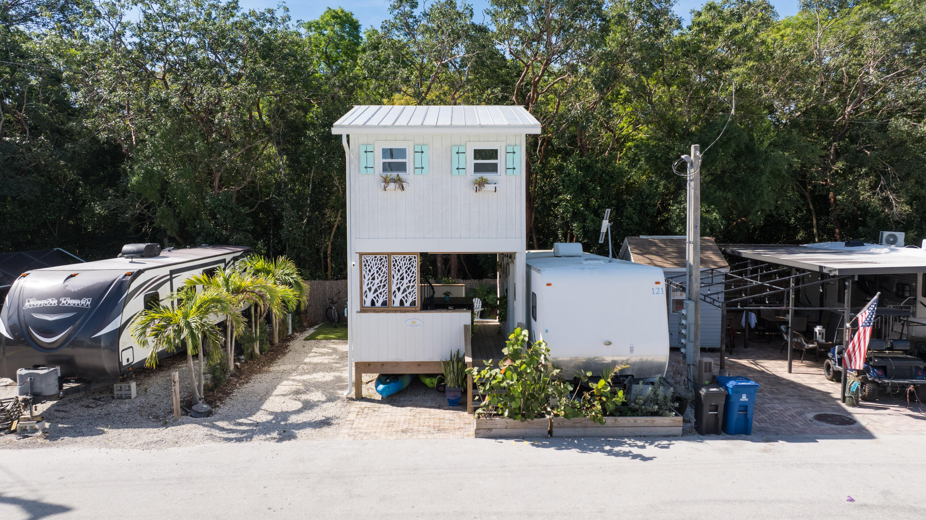 325 Calusa Street, 121 Property Photo 20
