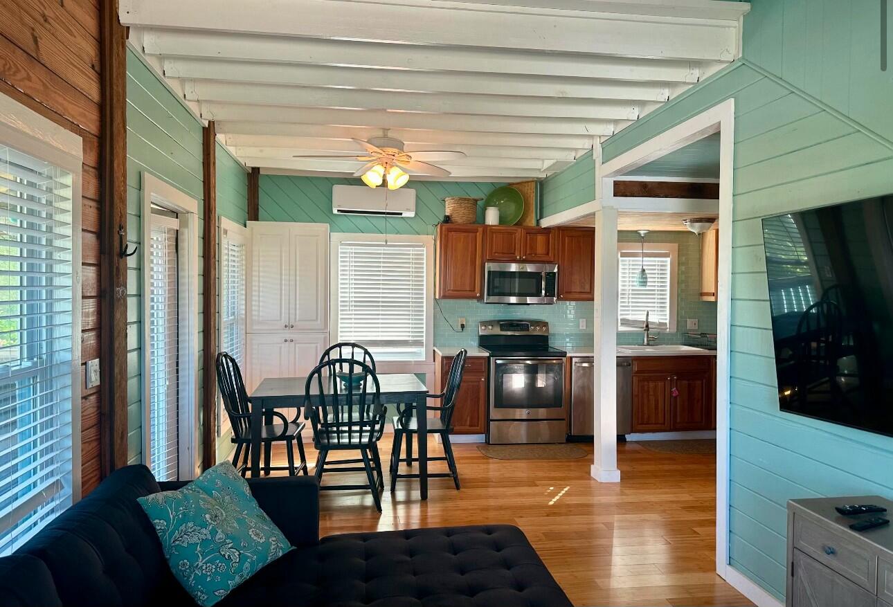 813 Hawksbill Lane Property Photo 4