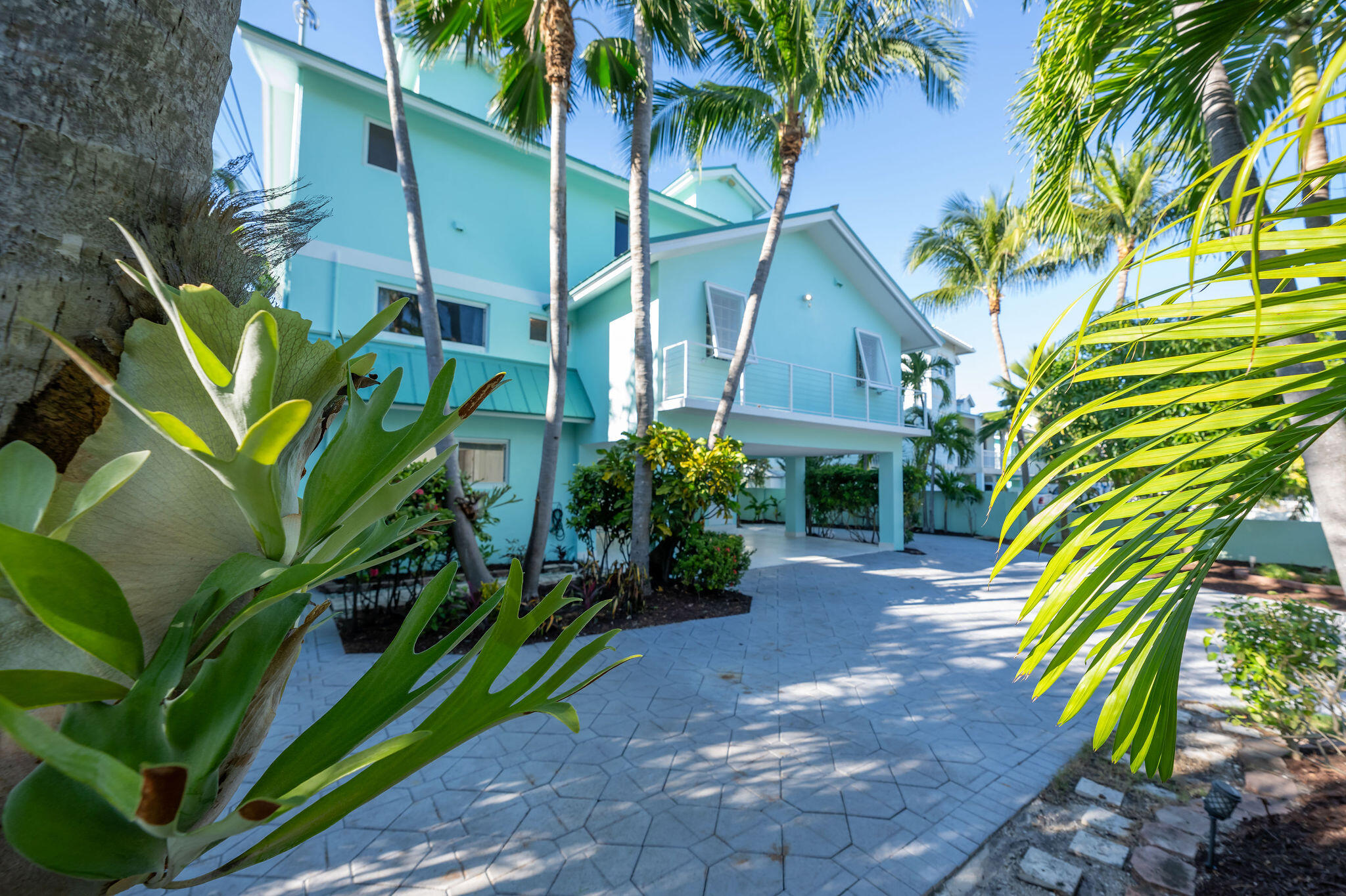 406 S Coconut Palm Boulevard Property Photo 2
