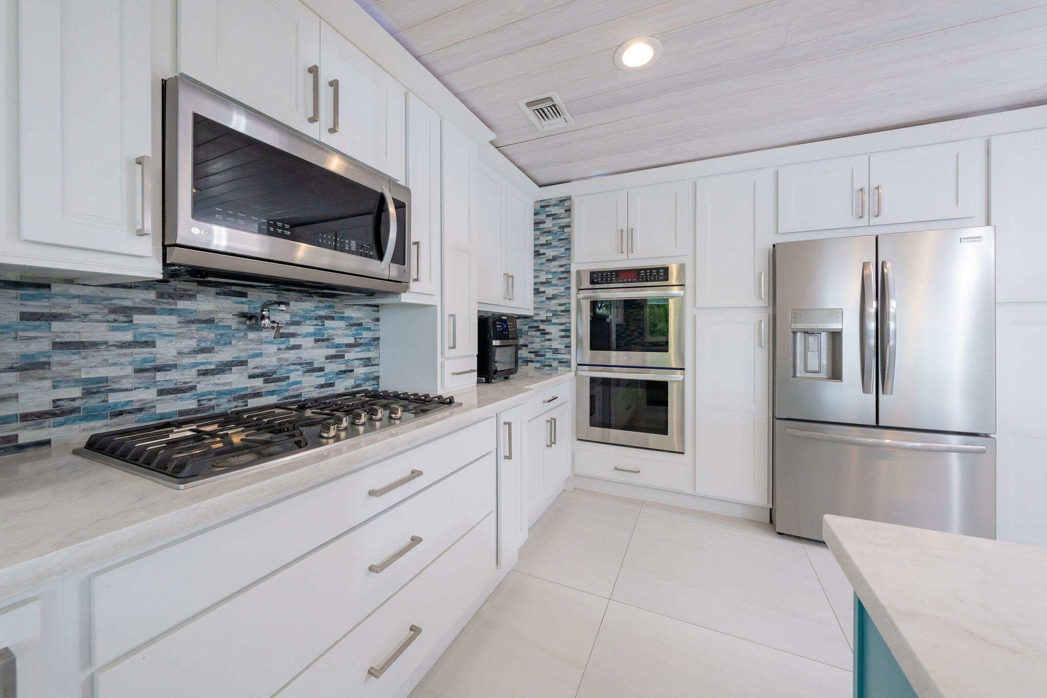406 S Coconut Palm Boulevard Property Photo 19