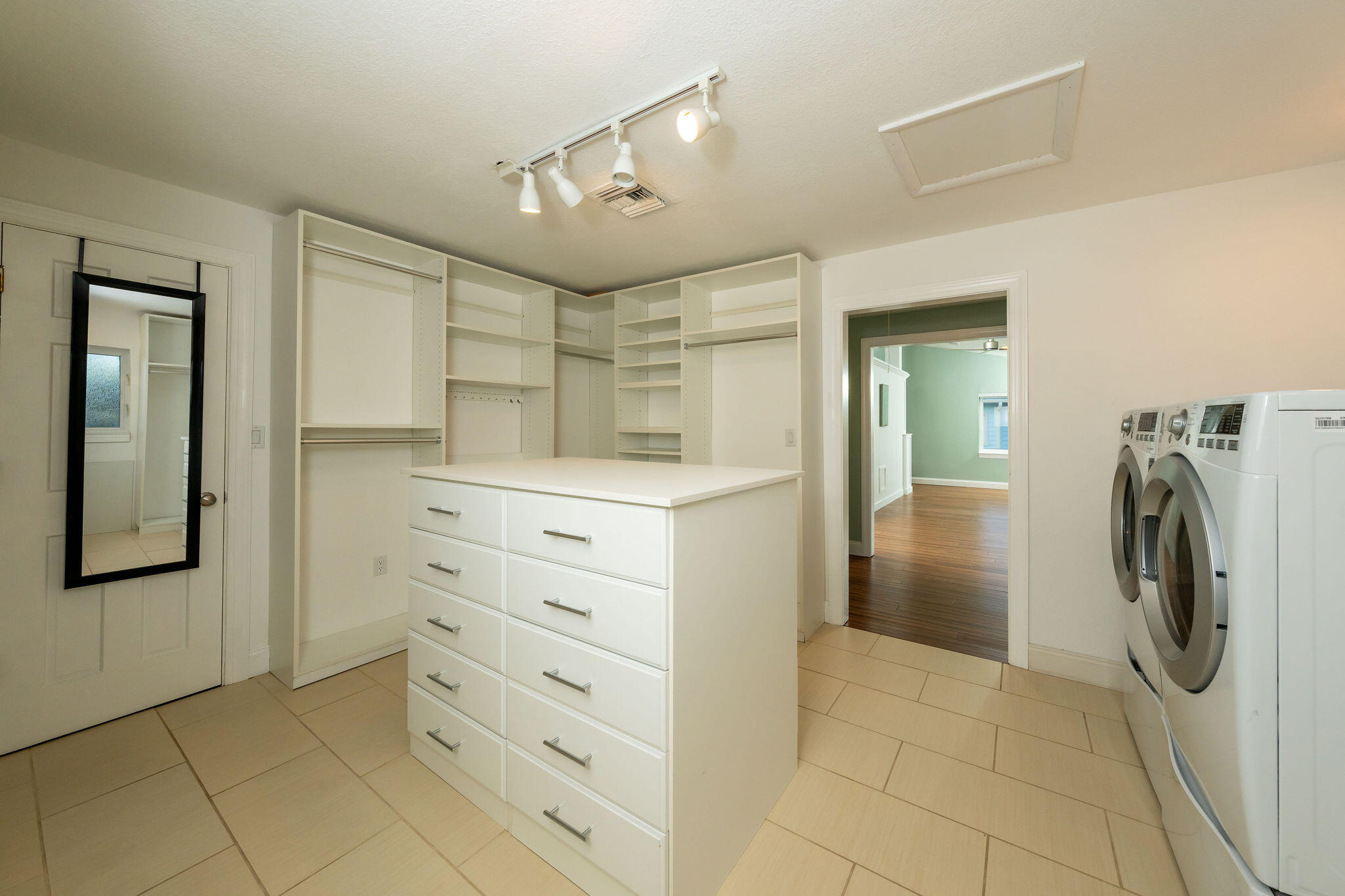 406 S Coconut Palm Boulevard Property Photo 34