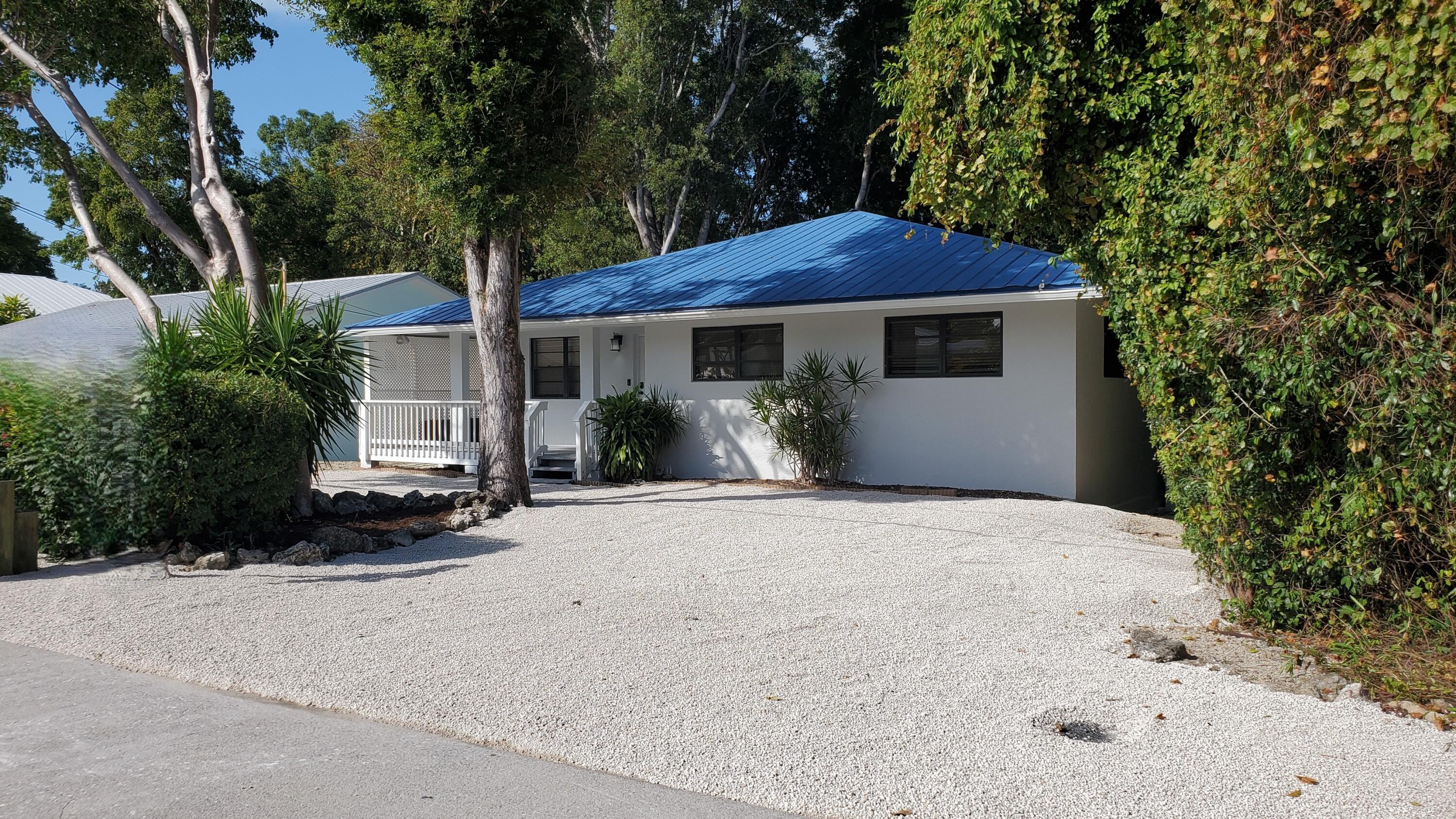 252 Bay Drive Property Photo 2