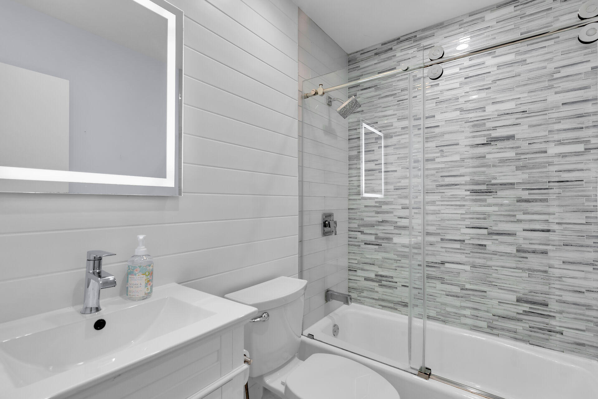 252 Bay Drive Property Photo 24