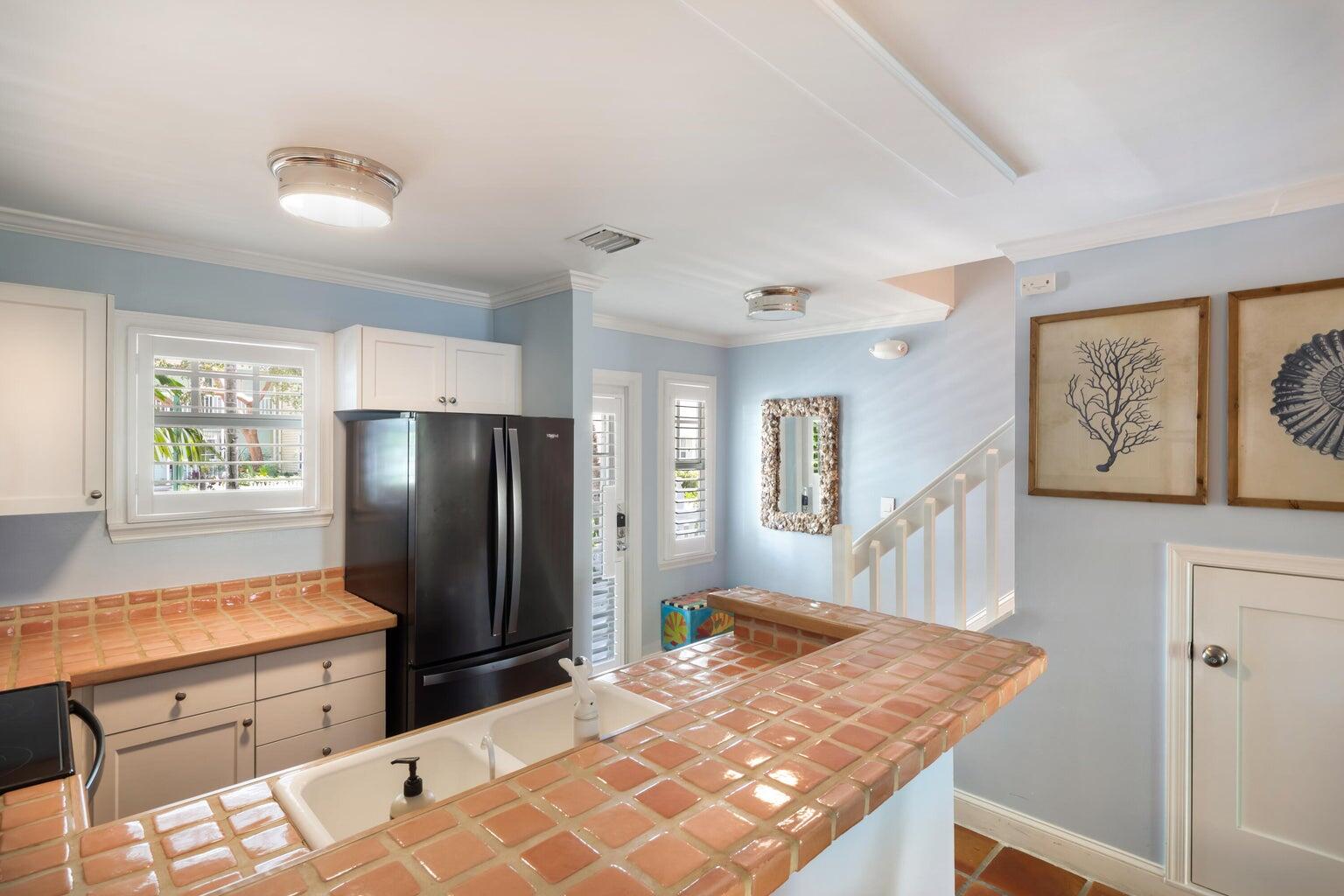 231 Southard Street Property Photo 4