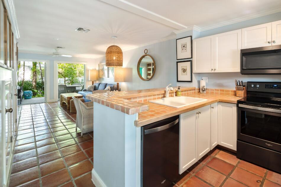 231 Southard Street Property Photo 5