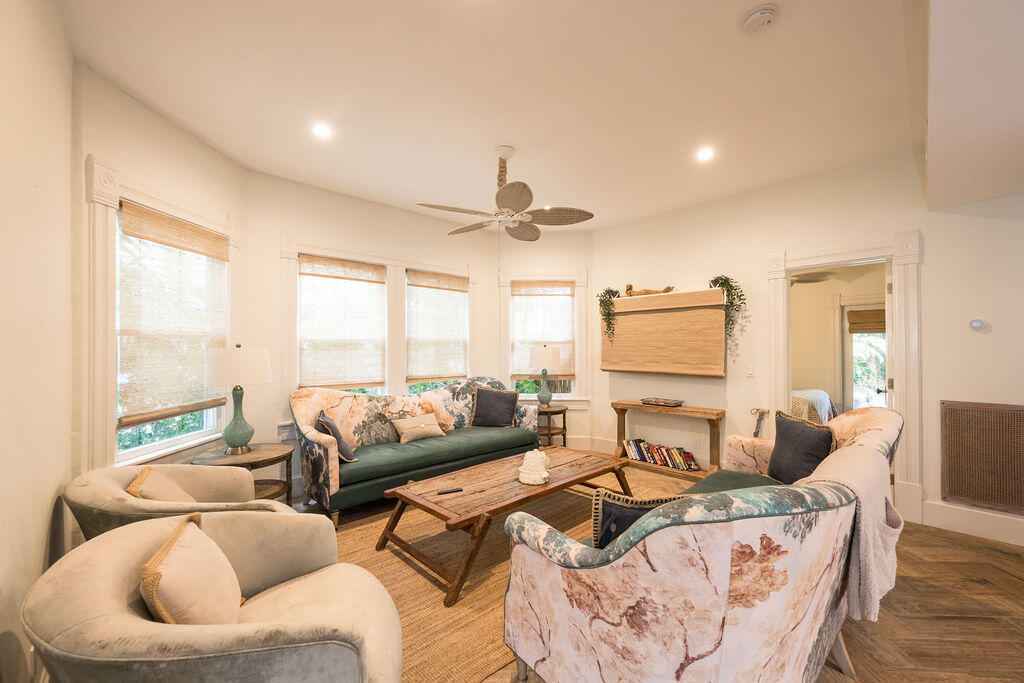 1419 Thompson Street Property Photo 9