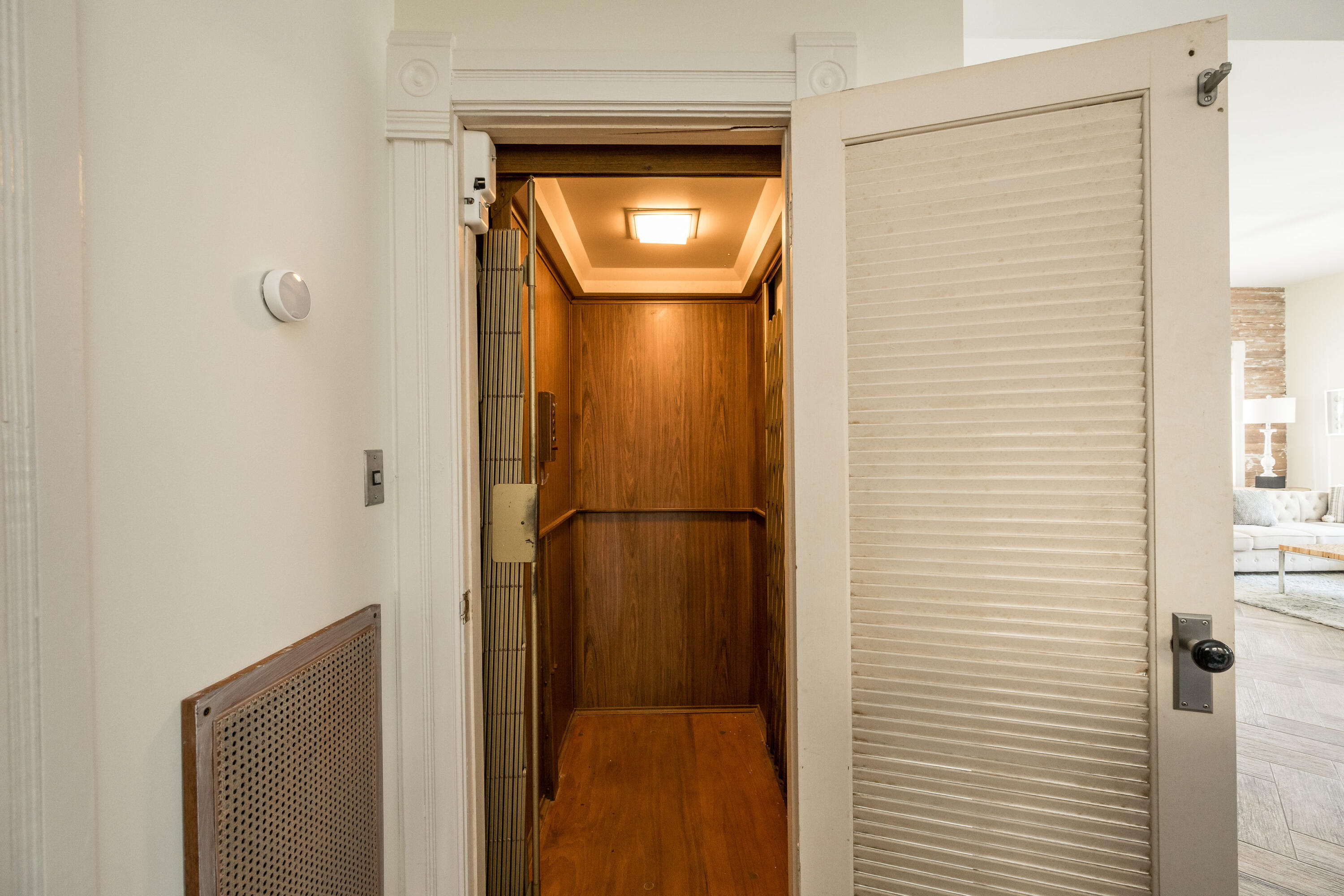 1419 Thompson Street Property Photo 22