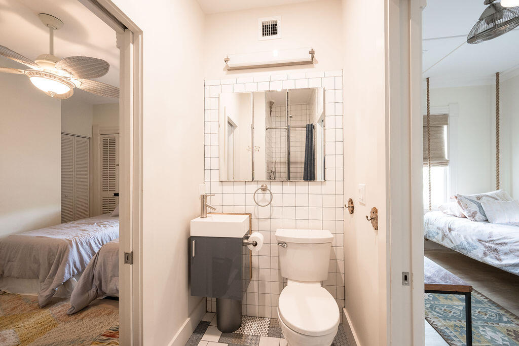 1419 Thompson Street Property Photo 34