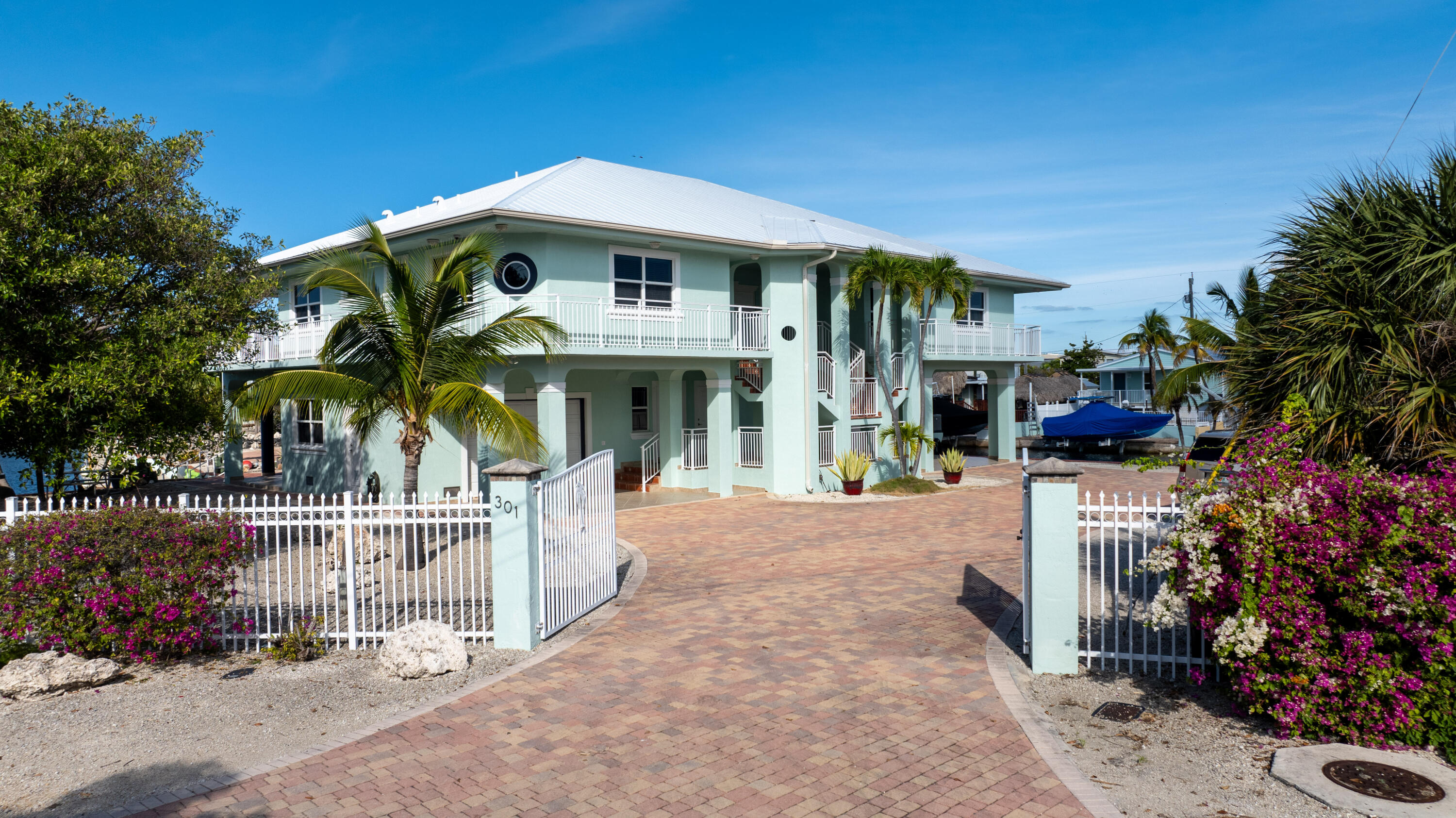 301 Oleander Drive Property Photo 1