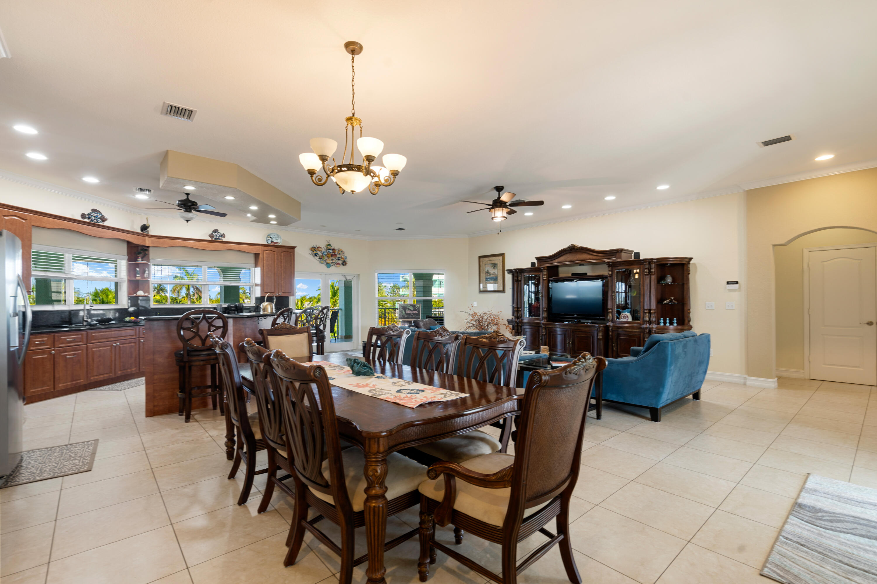 301 Oleander Drive Property Photo 23