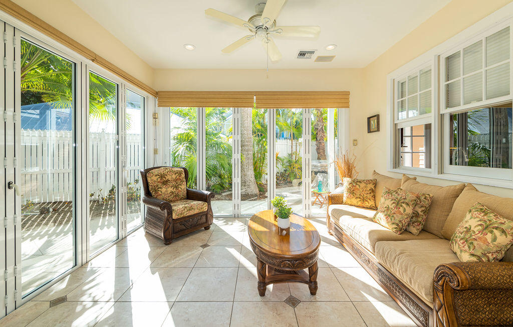 202 Admirals Lane Property Photo 6