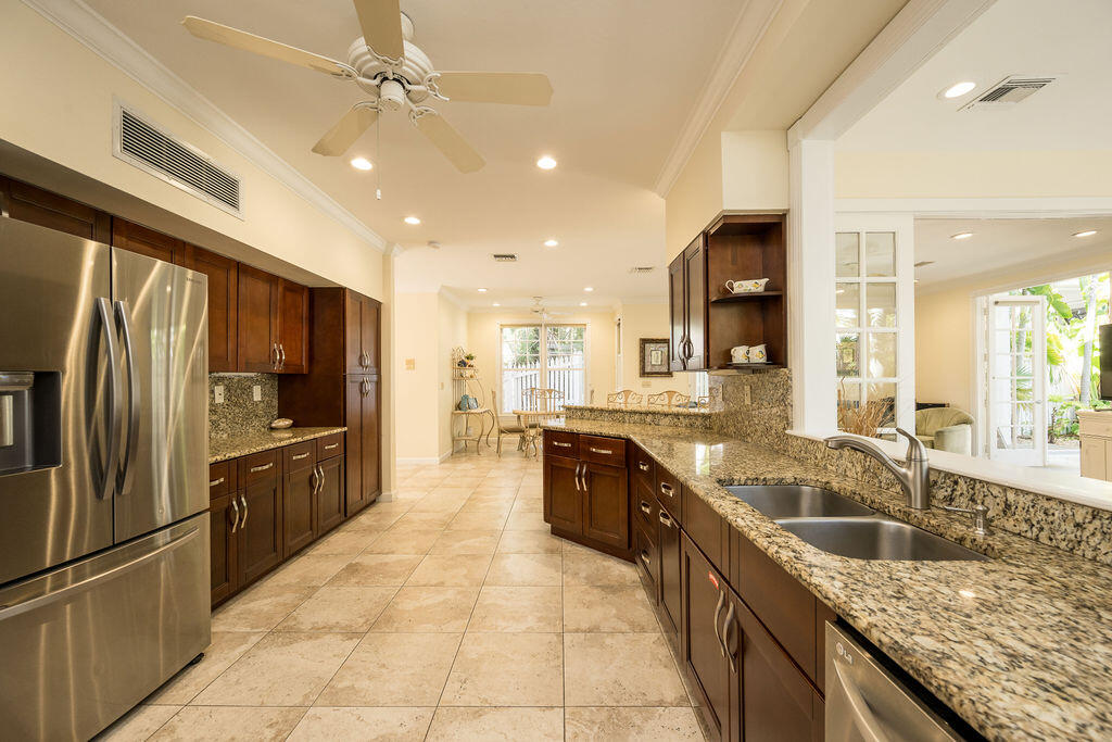 202 Admirals Lane Property Photo 19