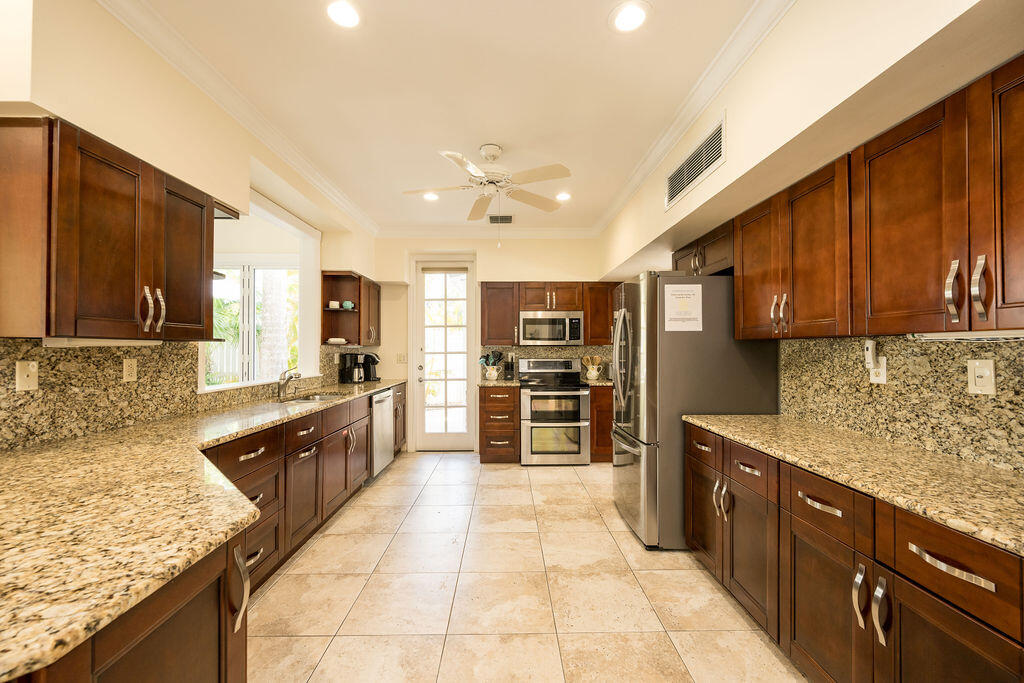 202 Admirals Lane Property Photo 21