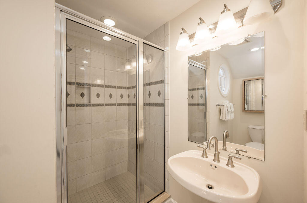 202 Admirals Lane Property Photo 30