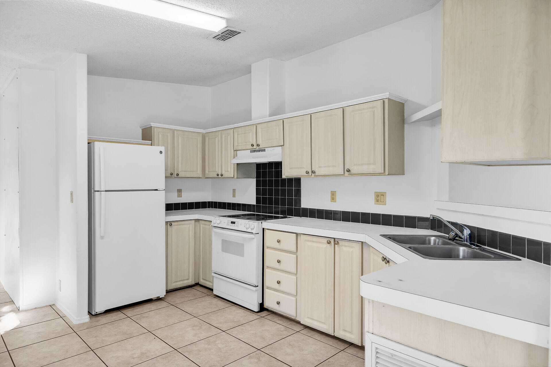 31037 Avenue D Property Photo 7
