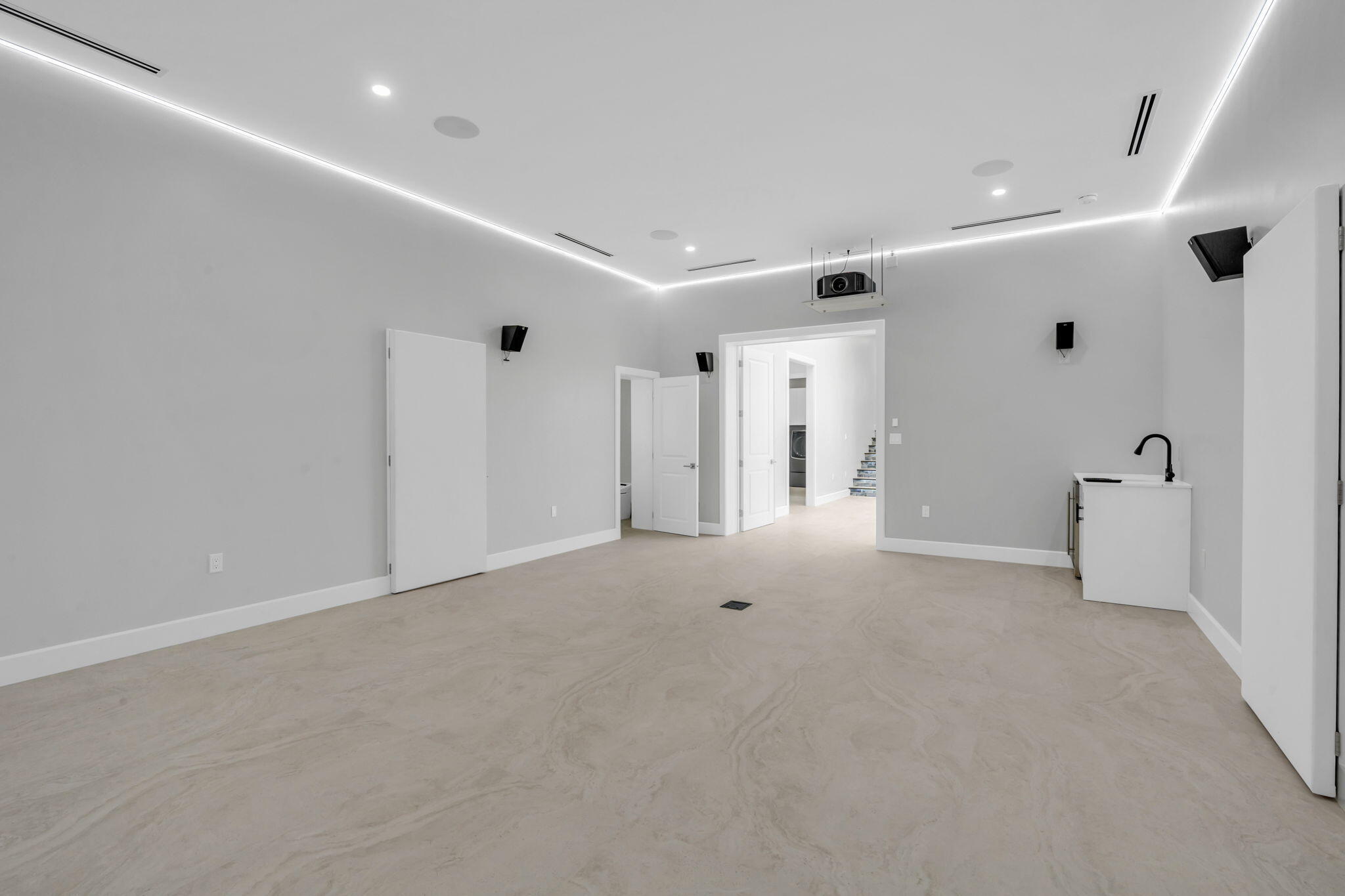 220 E Caribbean Drive Property Photo 14