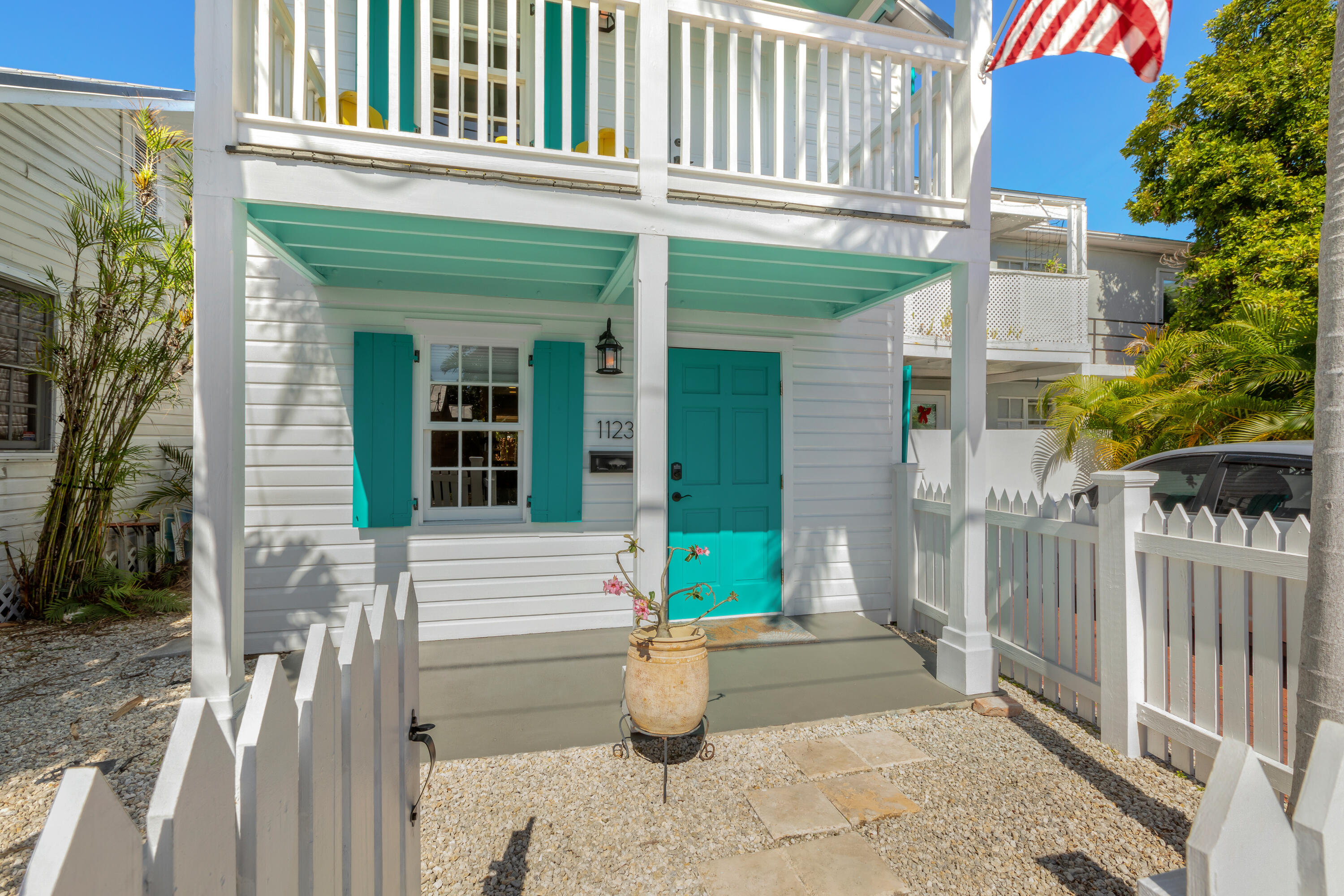 1123 Petronia Street Property Photo 1