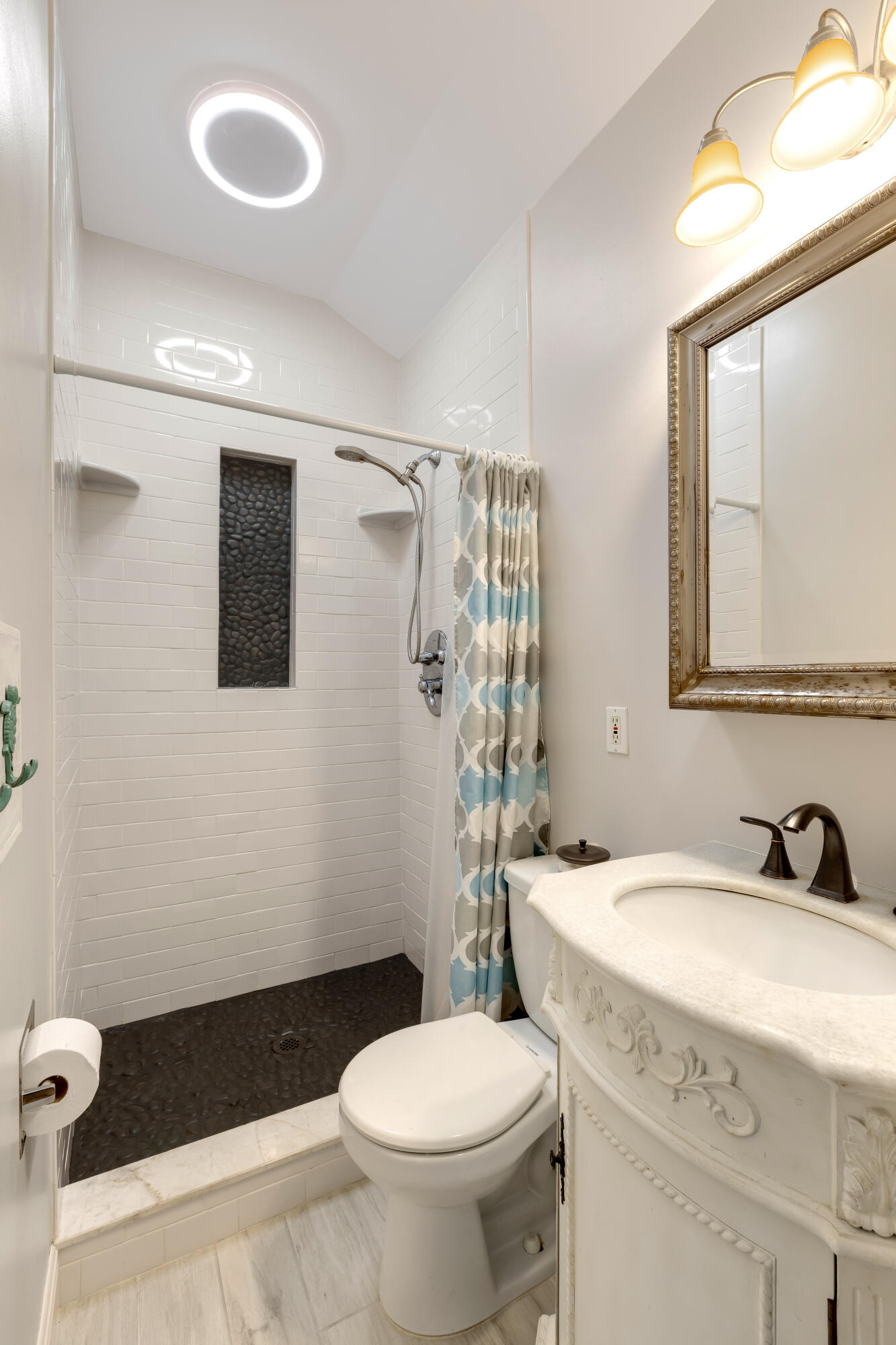 1123 Petronia Street Property Photo 13