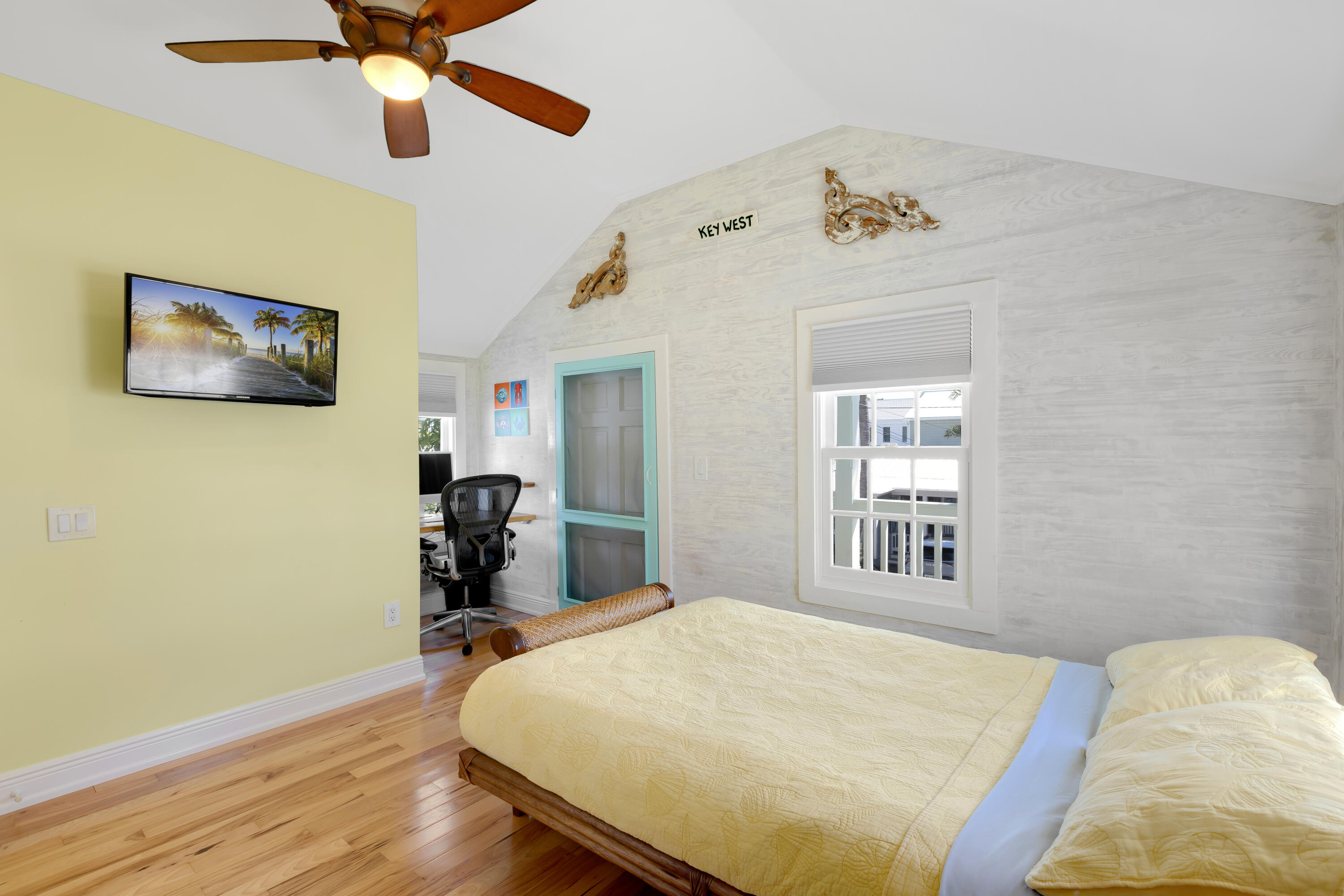 1123 Petronia Street Property Photo 17