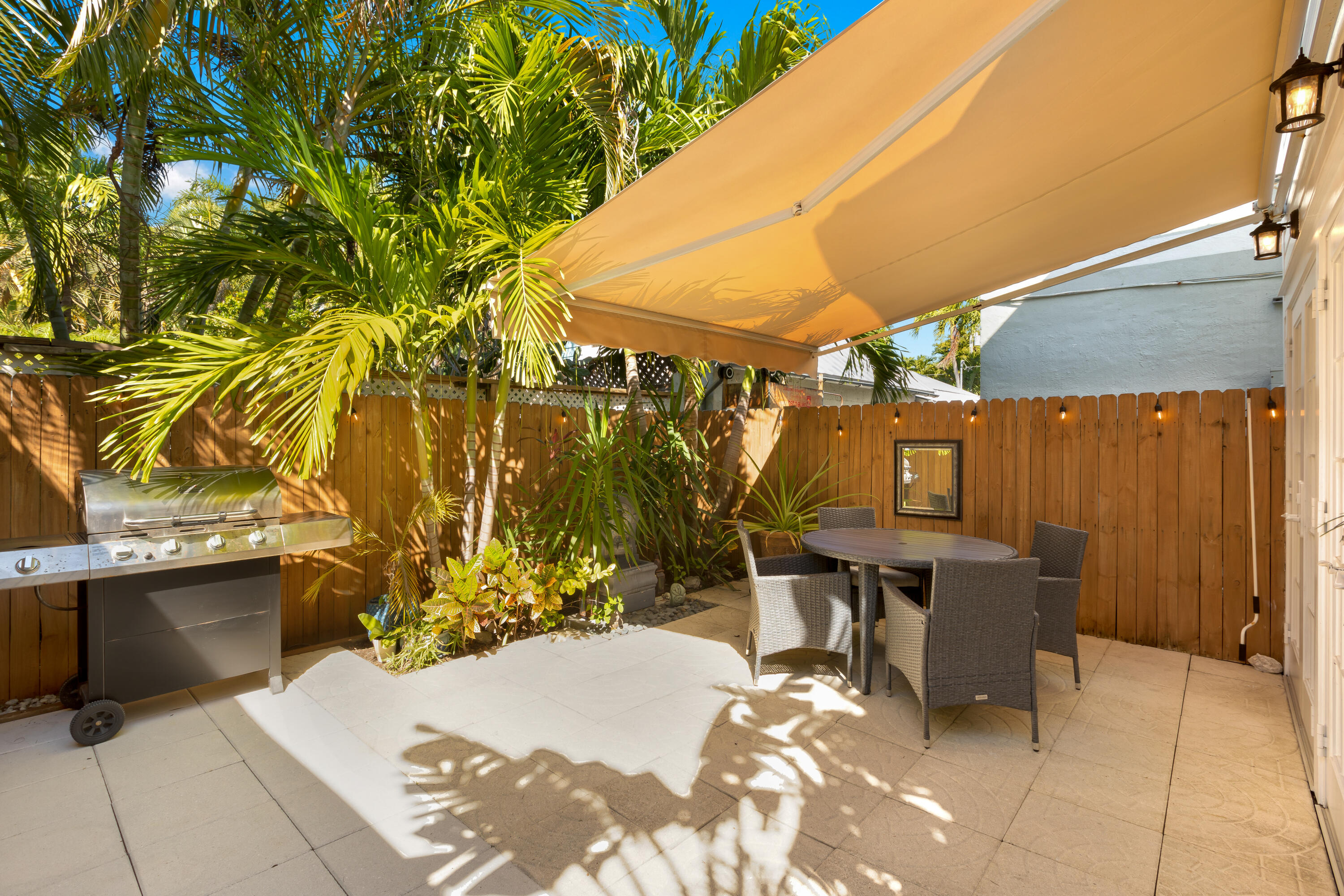 1123 Petronia Street Property Photo 20