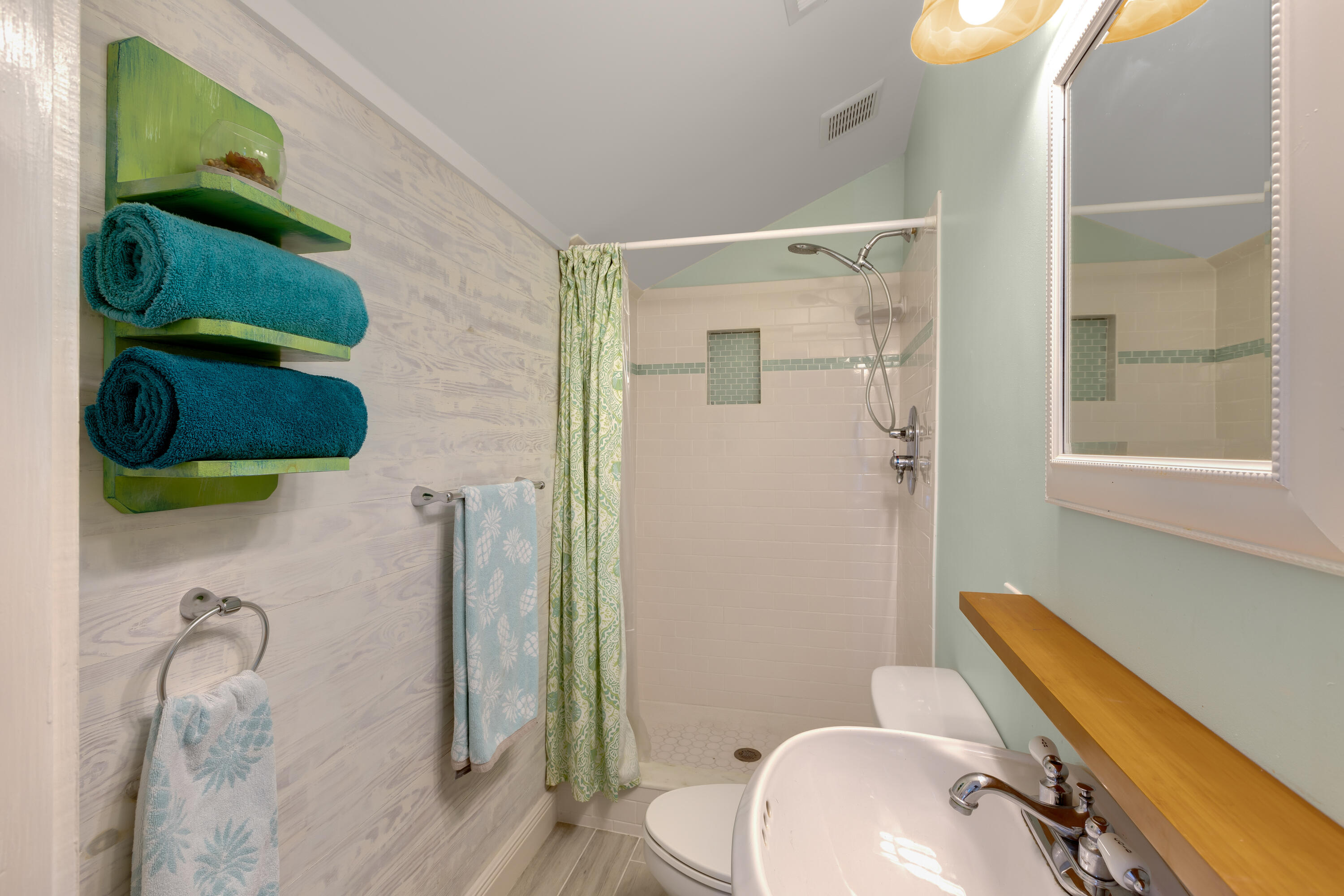 1123 Petronia Street Property Photo 23