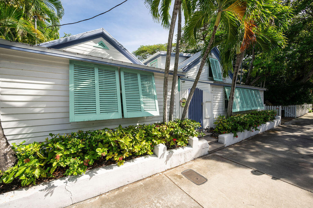 409 Margaret Street, 202 Property Photo 2