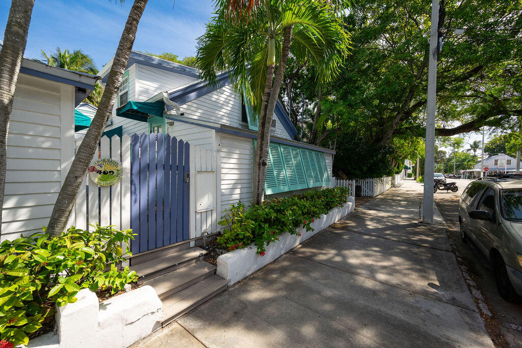 409 Margaret Street, 202 Property Photo 3