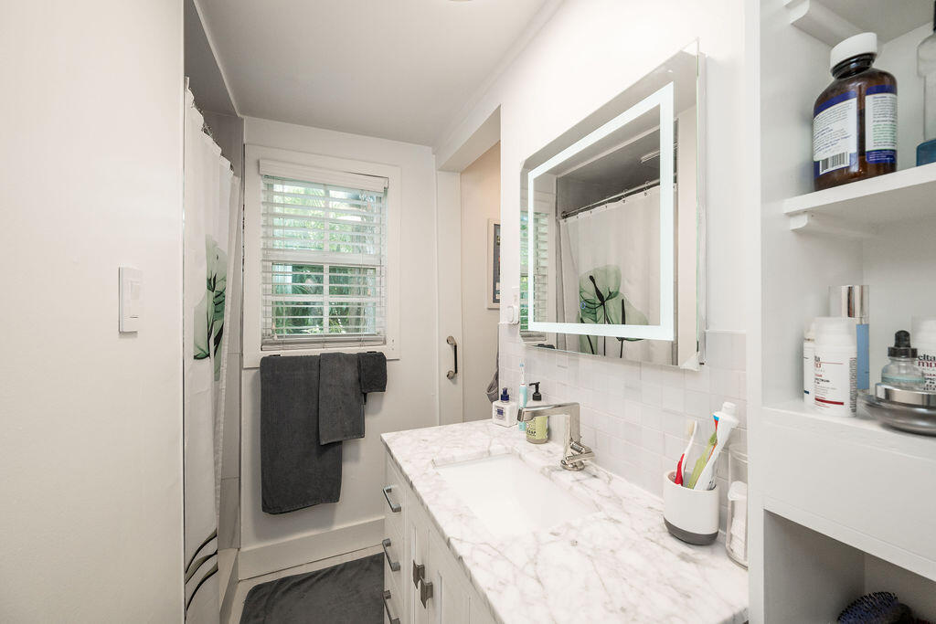 409 Margaret Street, 202 Property Photo 16