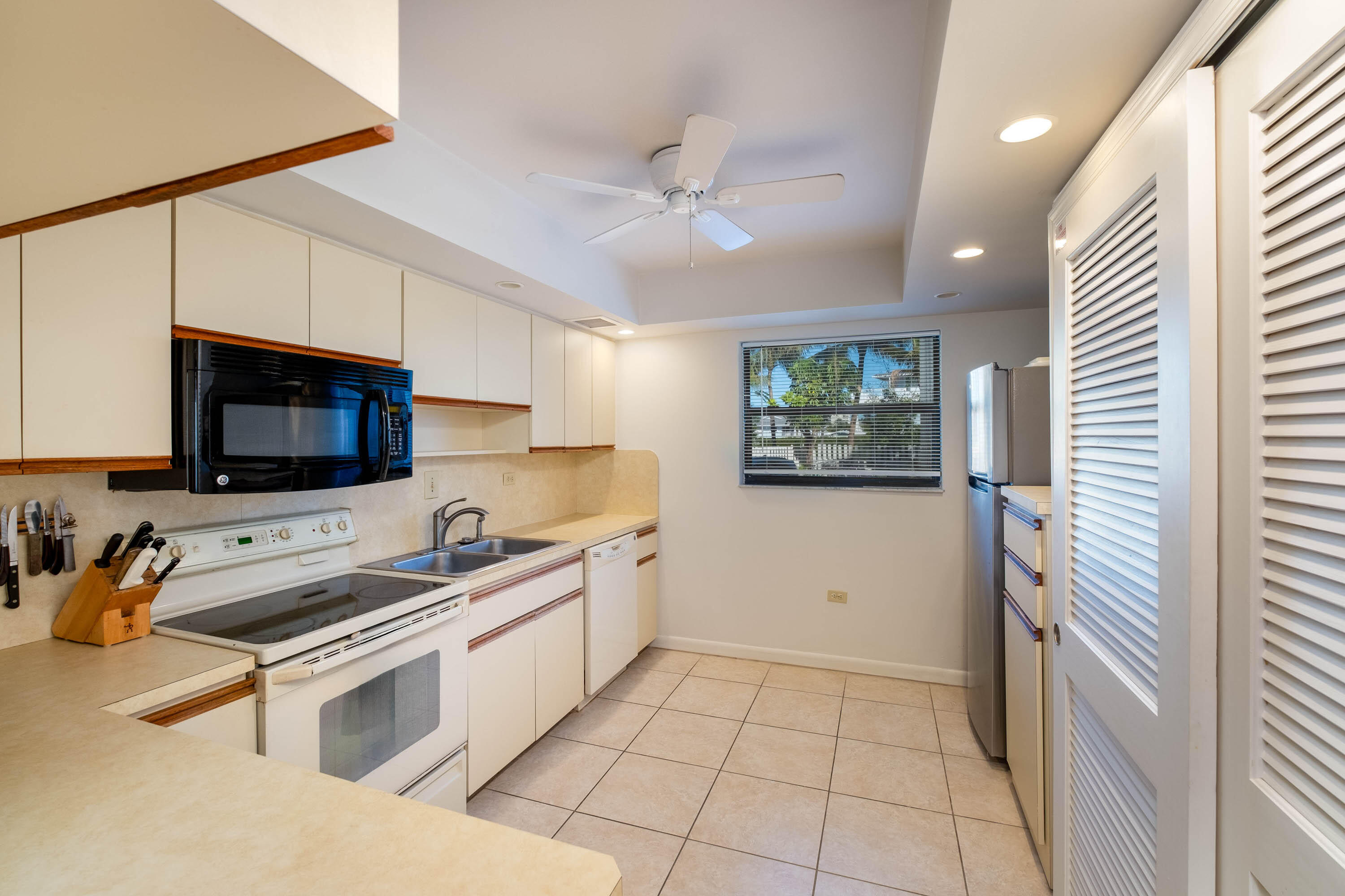 601 W Ocean Drive, 401a Property Photo 9