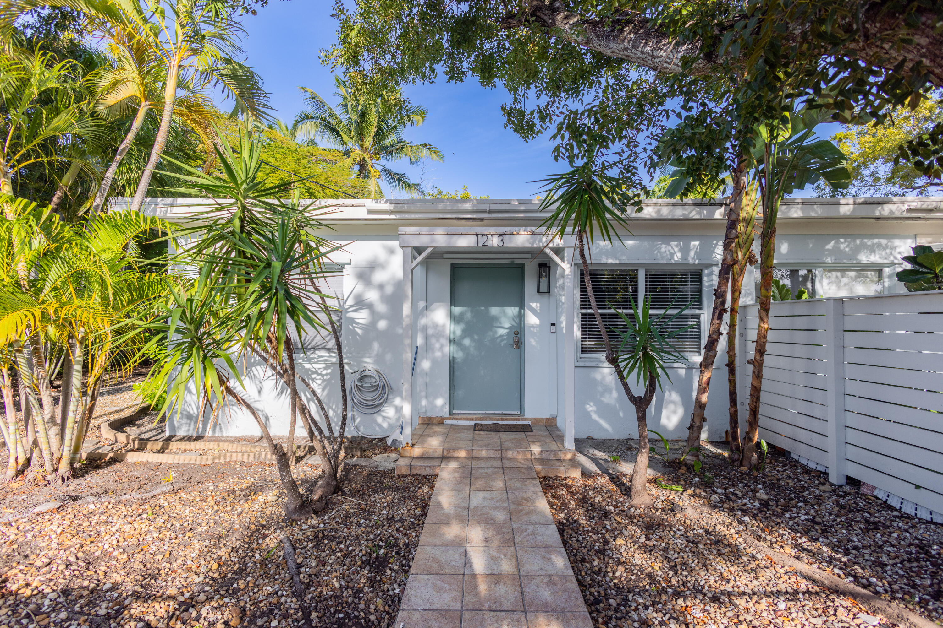 1215 Bay Street Property Photo 2