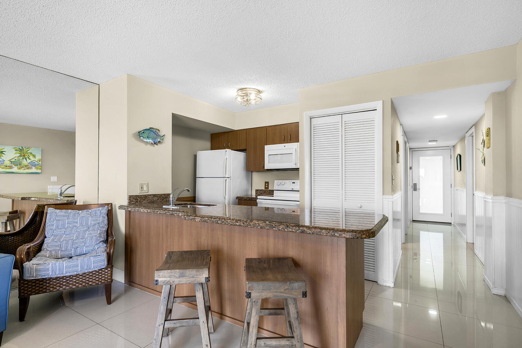 500 Burton Drive, 4215 Property Photo 8